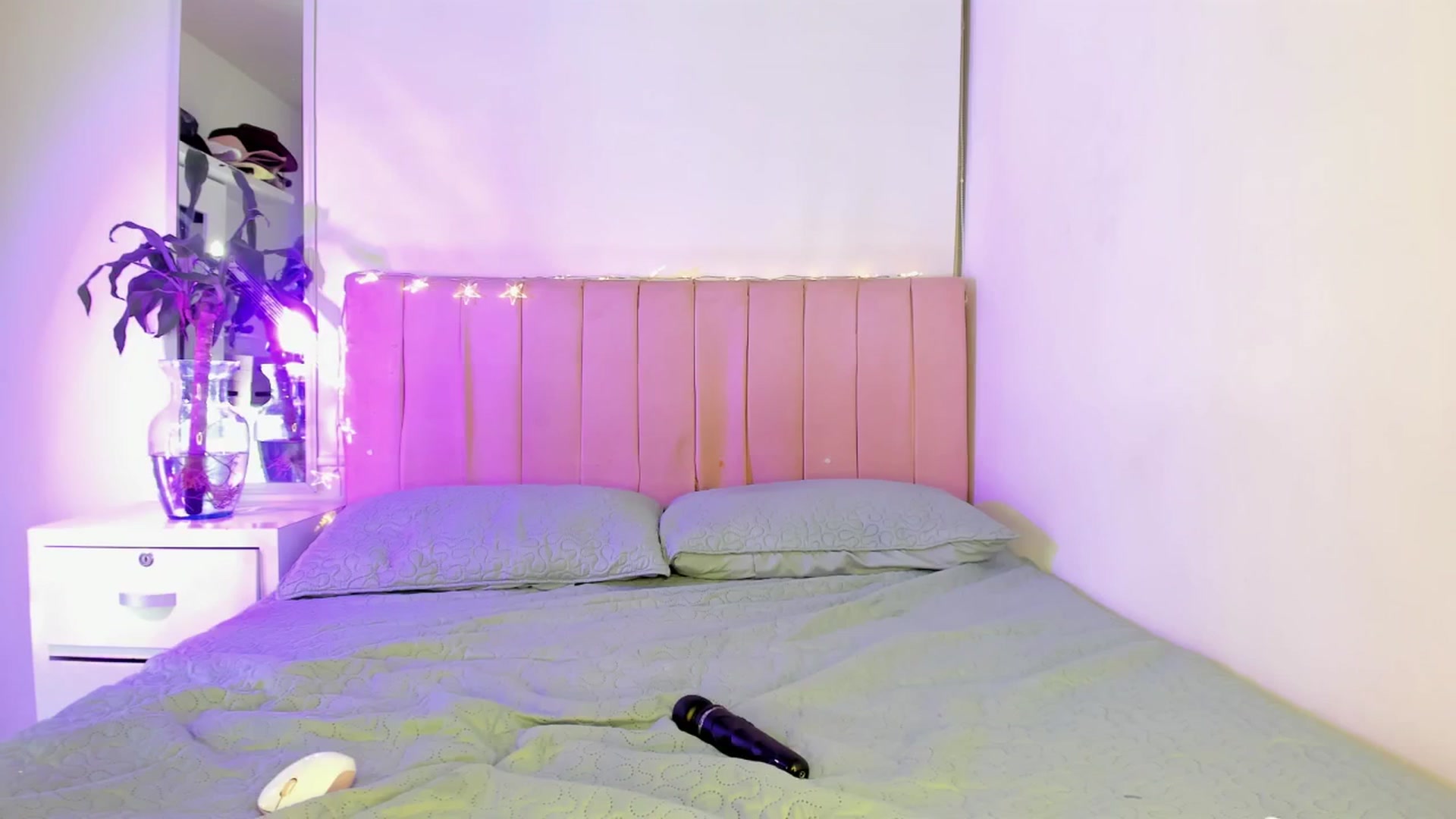Gallery image thumbnail from Xoxo_danna's myfreecams stream on, 12/06/2025, 09:56 image 3 of 20