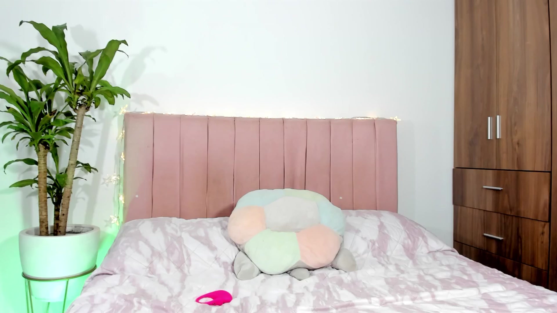Gallery image thumbnail from Xoxo_danna's myfreecams stream on, 01/21/2026, 07:34 image 10 of 20