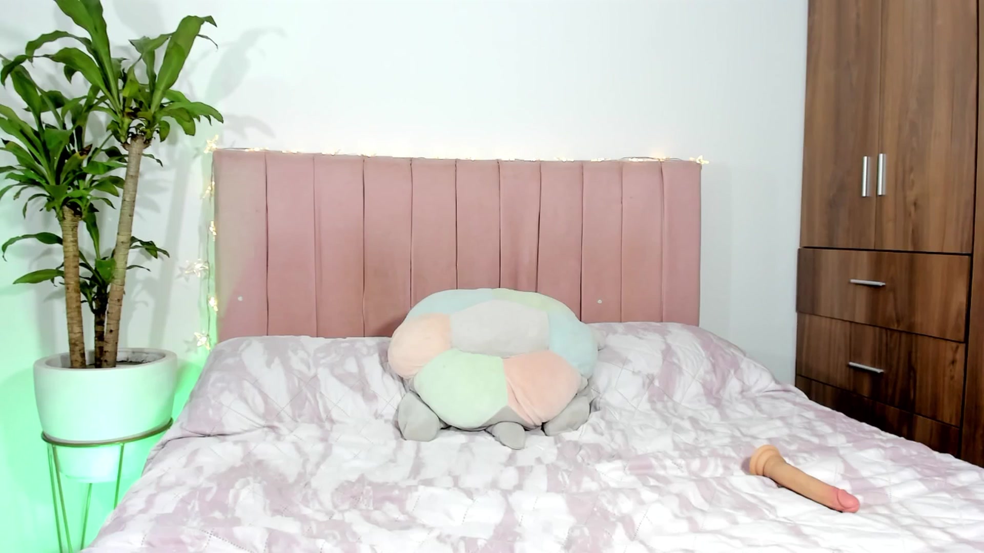 Gallery image thumbnail from Xoxo_danna's myfreecams stream on, 01/21/2026, 07:34 image 20 of 20