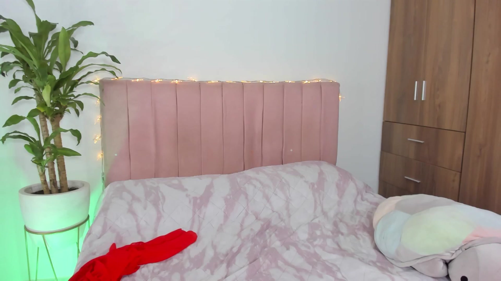 Gallery image thumbnail from Xoxo_danna's myfreecams stream on, 02/10/2026, 07:12 image 7 of 20