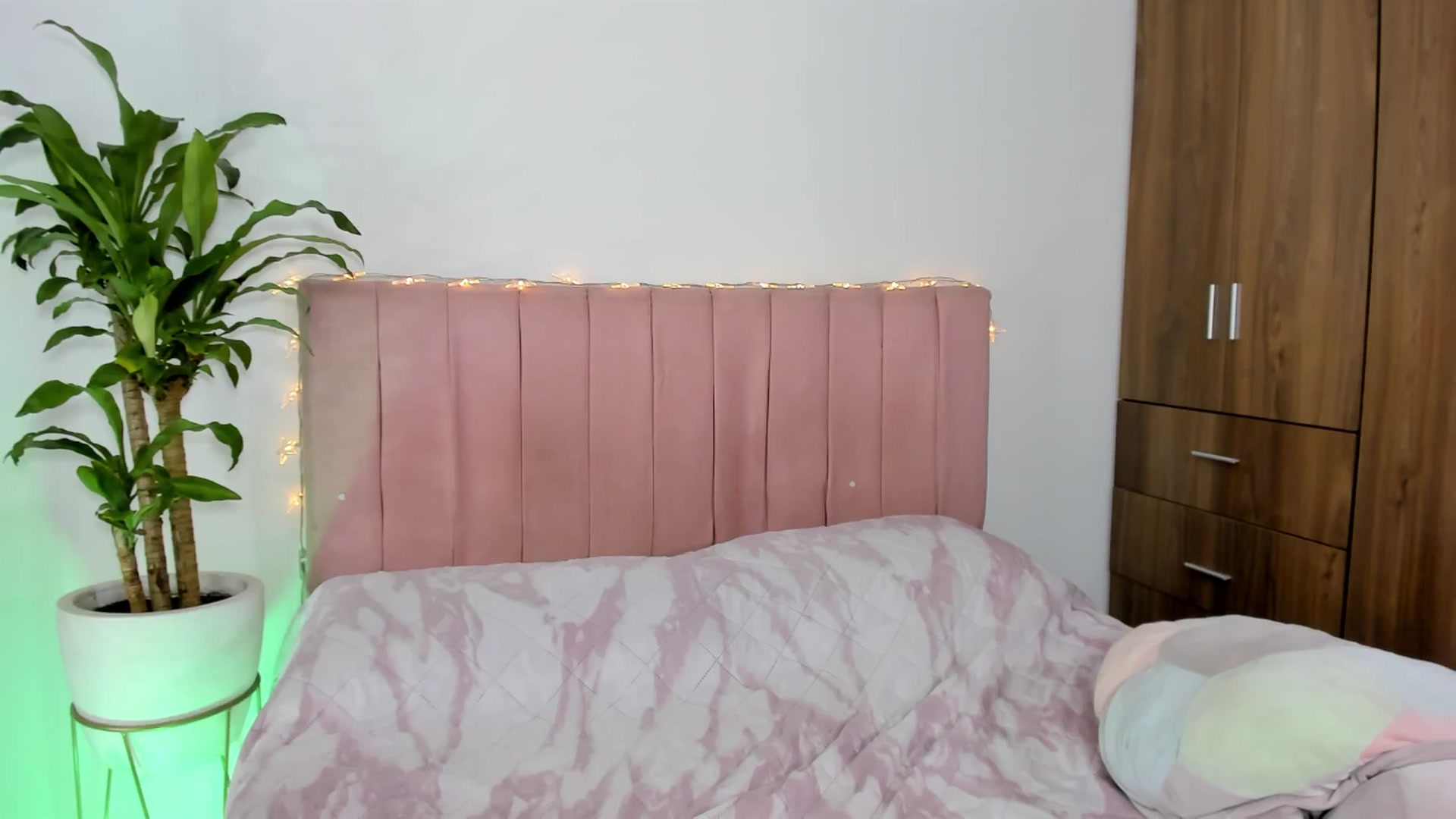 Gallery image thumbnail from Xoxo_danna's myfreecams stream on, 02/10/2026, 07:12 image 11 of 20