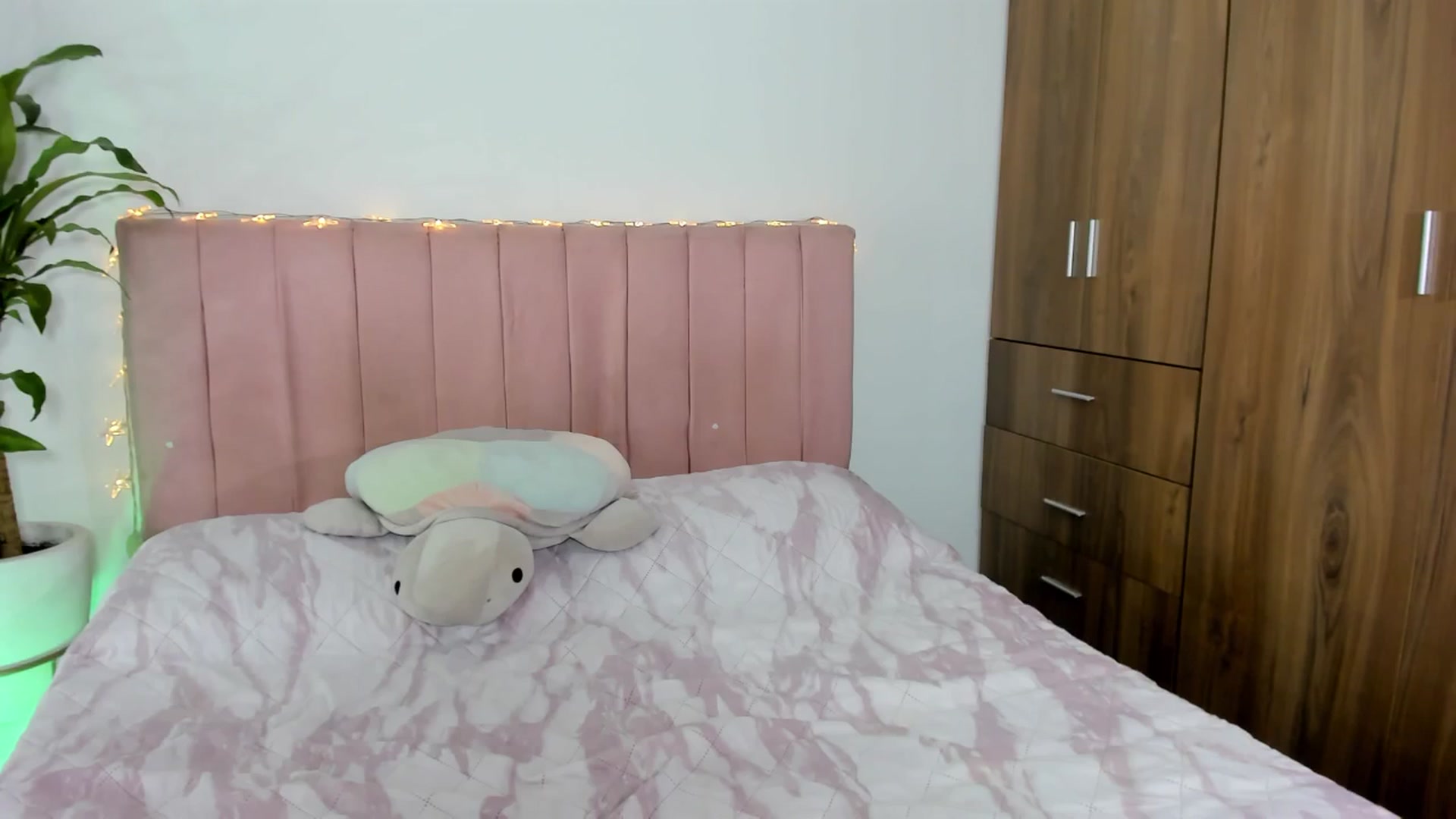 Gallery image thumbnail from Xoxo_danna's myfreecams stream on, 02/11/2026, 06:27 image 18 of 20