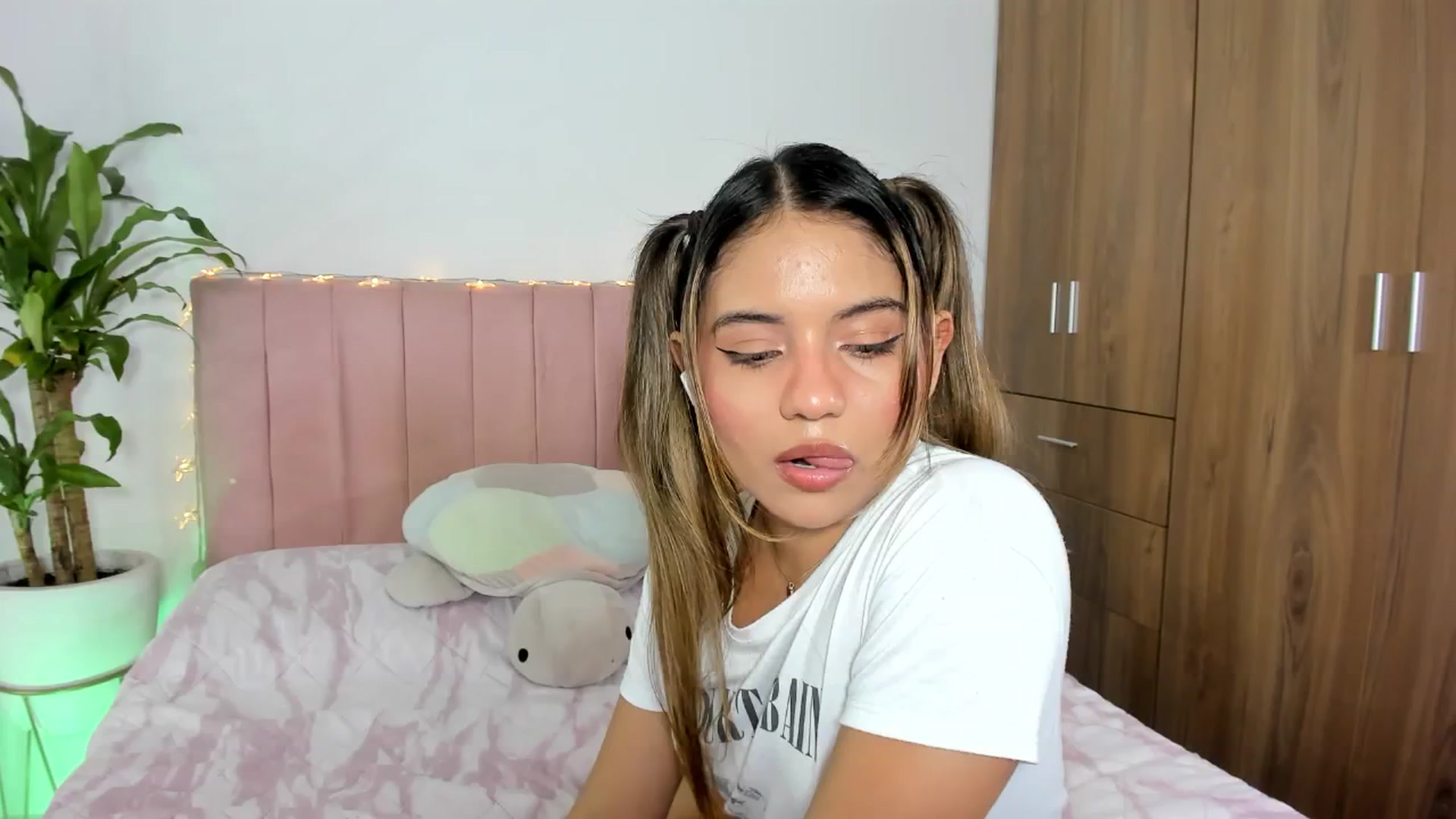 Gallery image thumbnail from Xoxo_danna's myfreecams stream on, 02/11/2026, 08:47 image 13 of 20