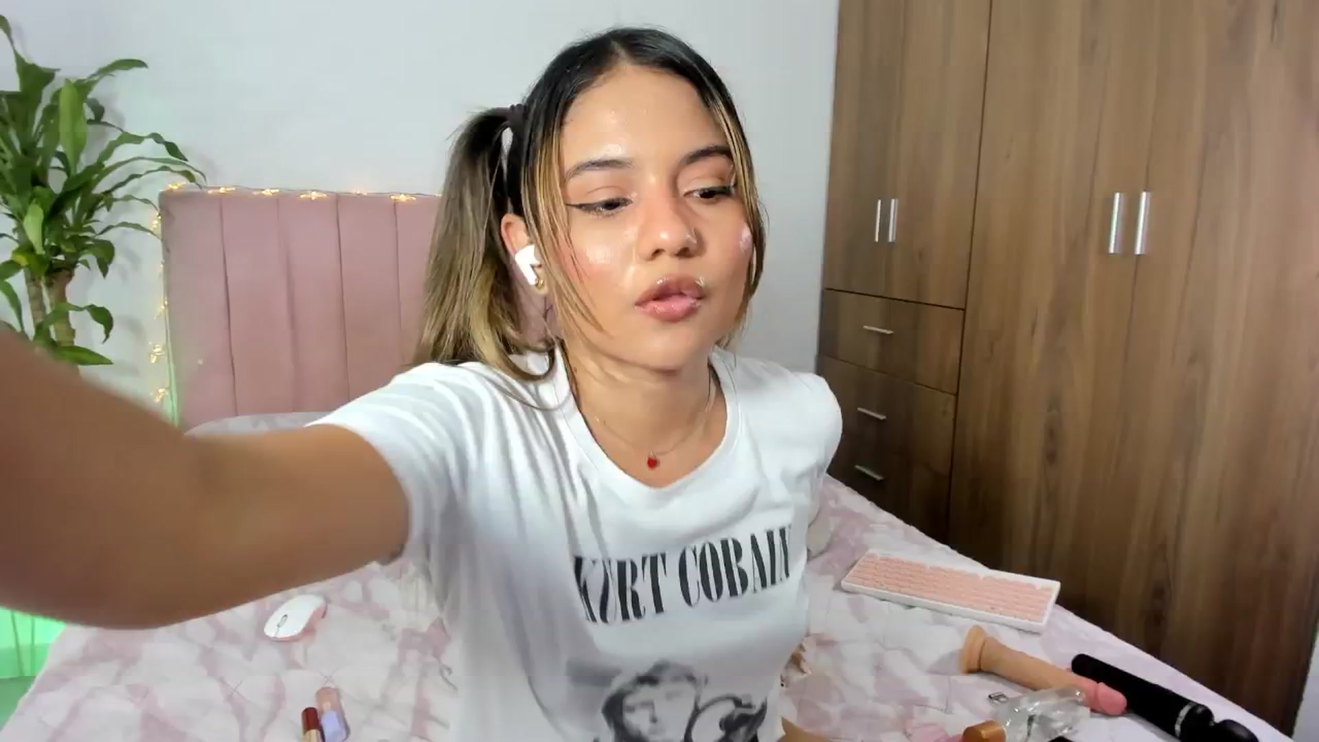 Gallery image thumbnail from Xoxo_danna's myfreecams stream on, 02/11/2026, 08:47 image 16 of 20