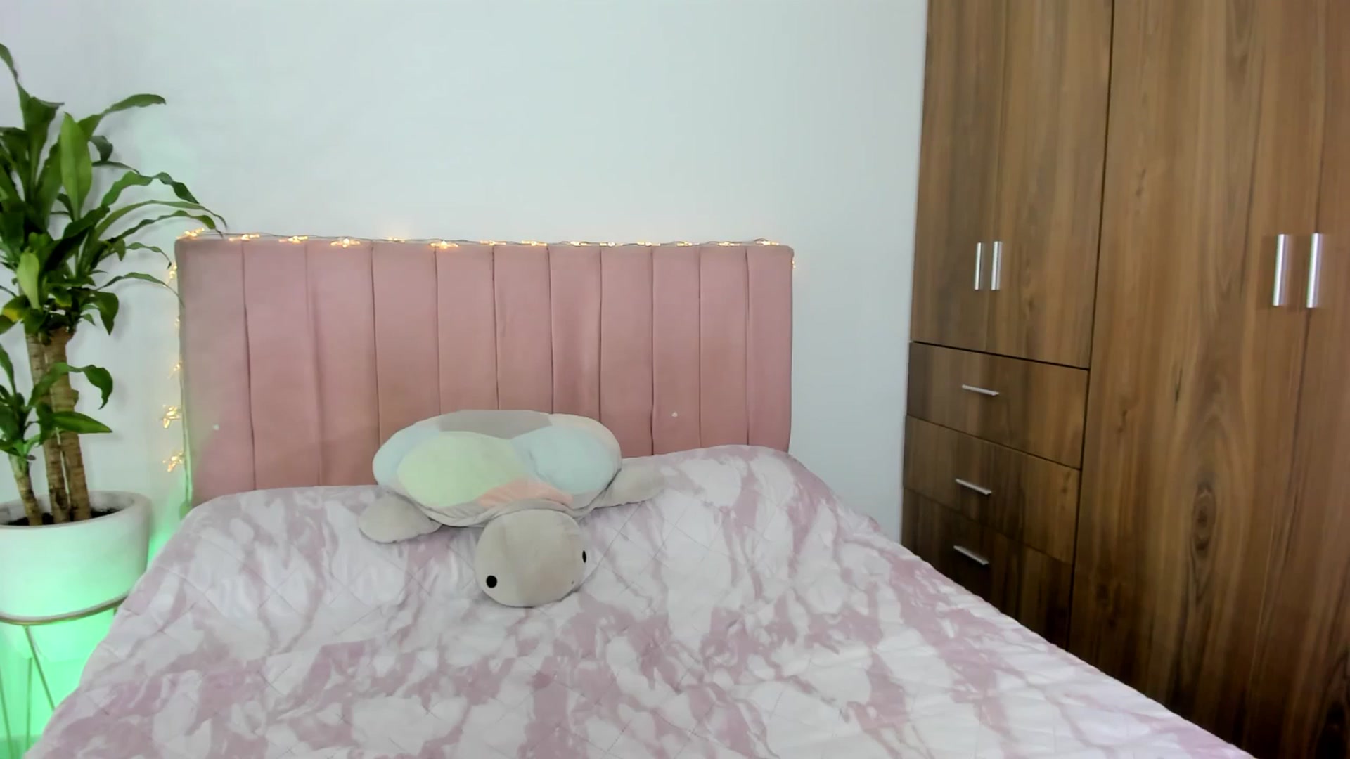 Gallery image thumbnail from Xoxo_danna's myfreecams stream on, 02/11/2026, 08:47 image 10 of 20