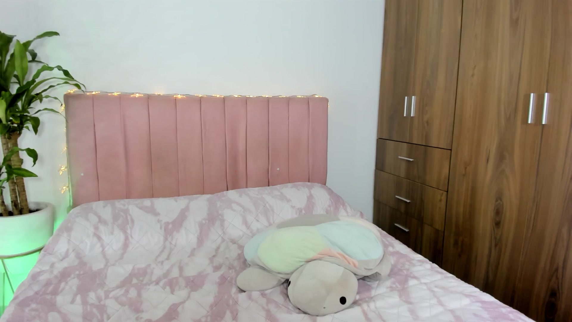 Gallery image thumbnail from Xoxo_danna's myfreecams stream on, 02/11/2026, 08:47 image 18 of 20