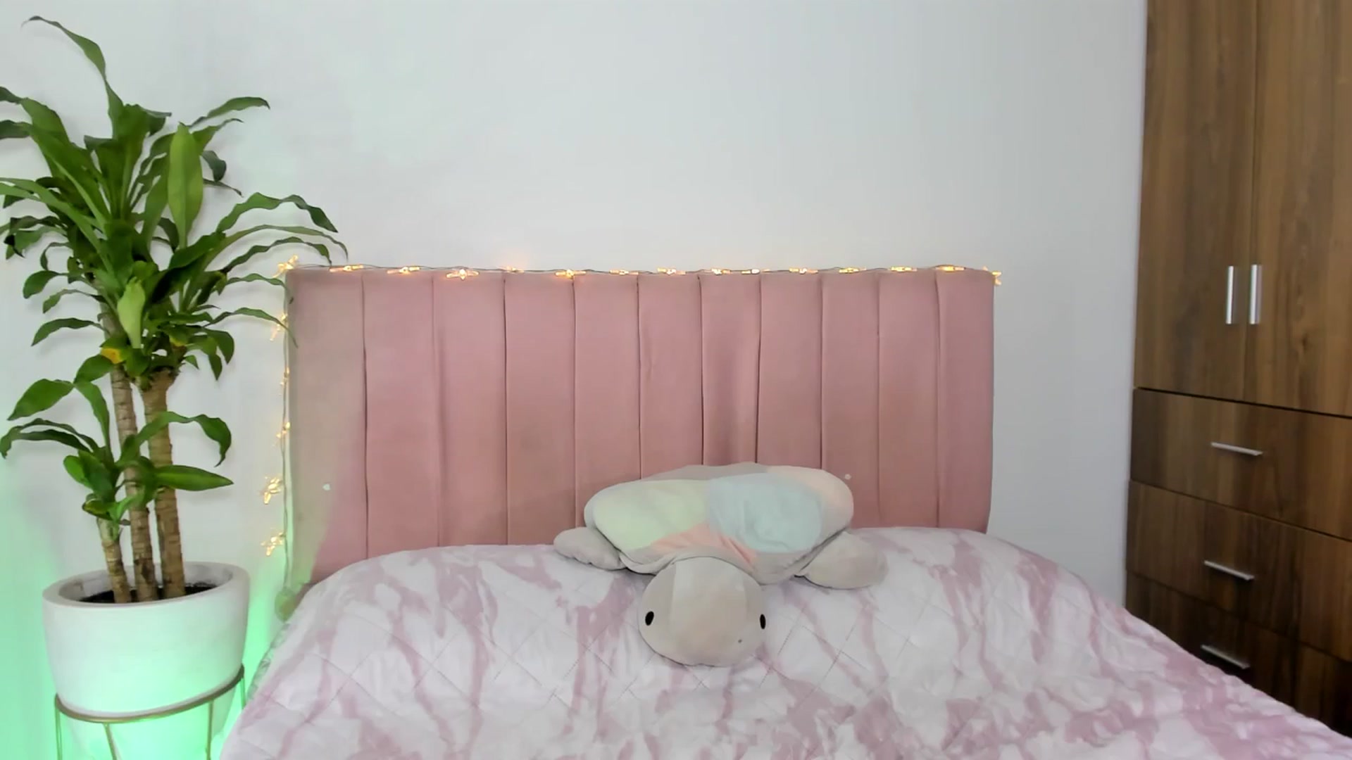 Gallery image thumbnail from Xoxo_danna's myfreecams stream on, 02/12/2026, 08:31 image 8 of 20