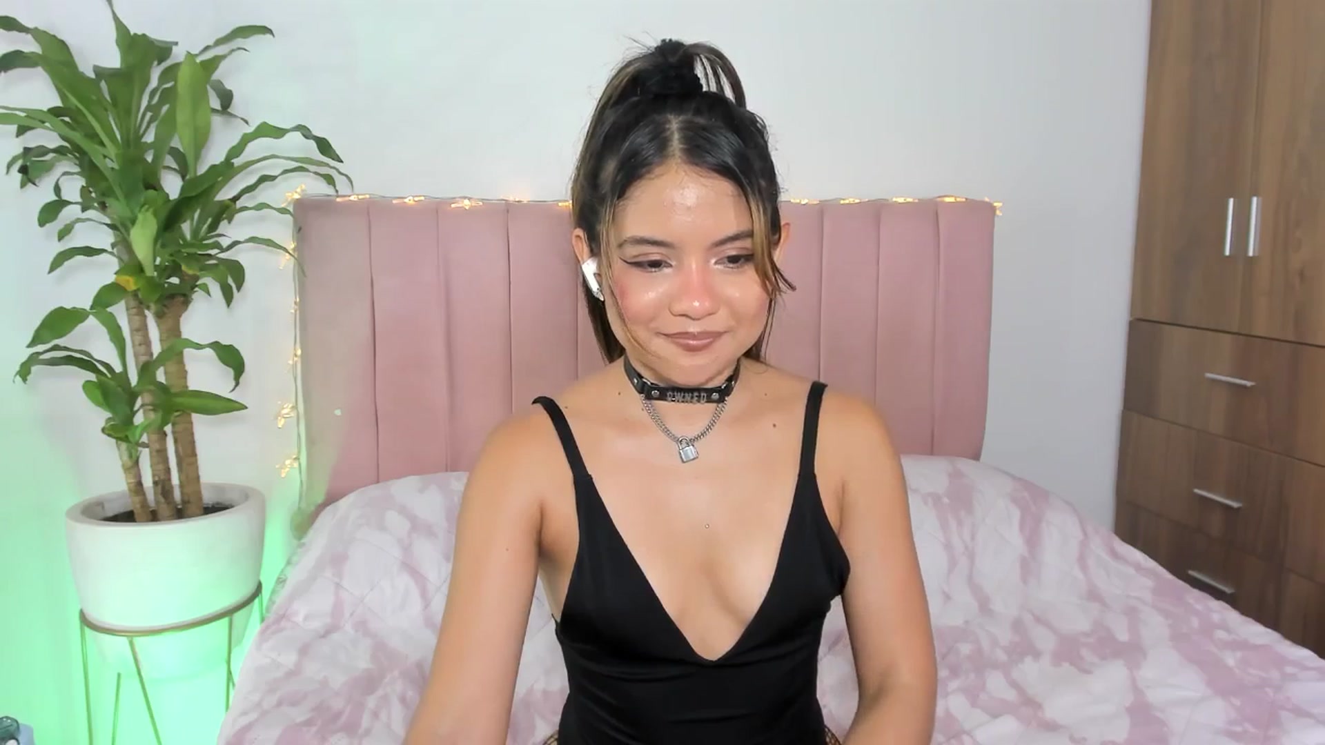 Gallery image thumbnail from Xoxo_danna's myfreecams stream on, 02/12/2026, 08:31 image 18 of 20