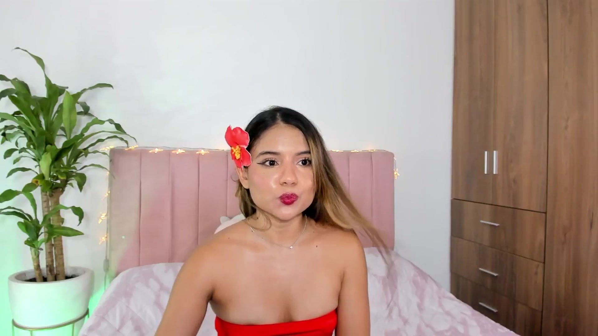 Gallery image thumbnail from Xoxo_danna's myfreecams stream on, 02/13/2026, 06:28 image 5 of 20