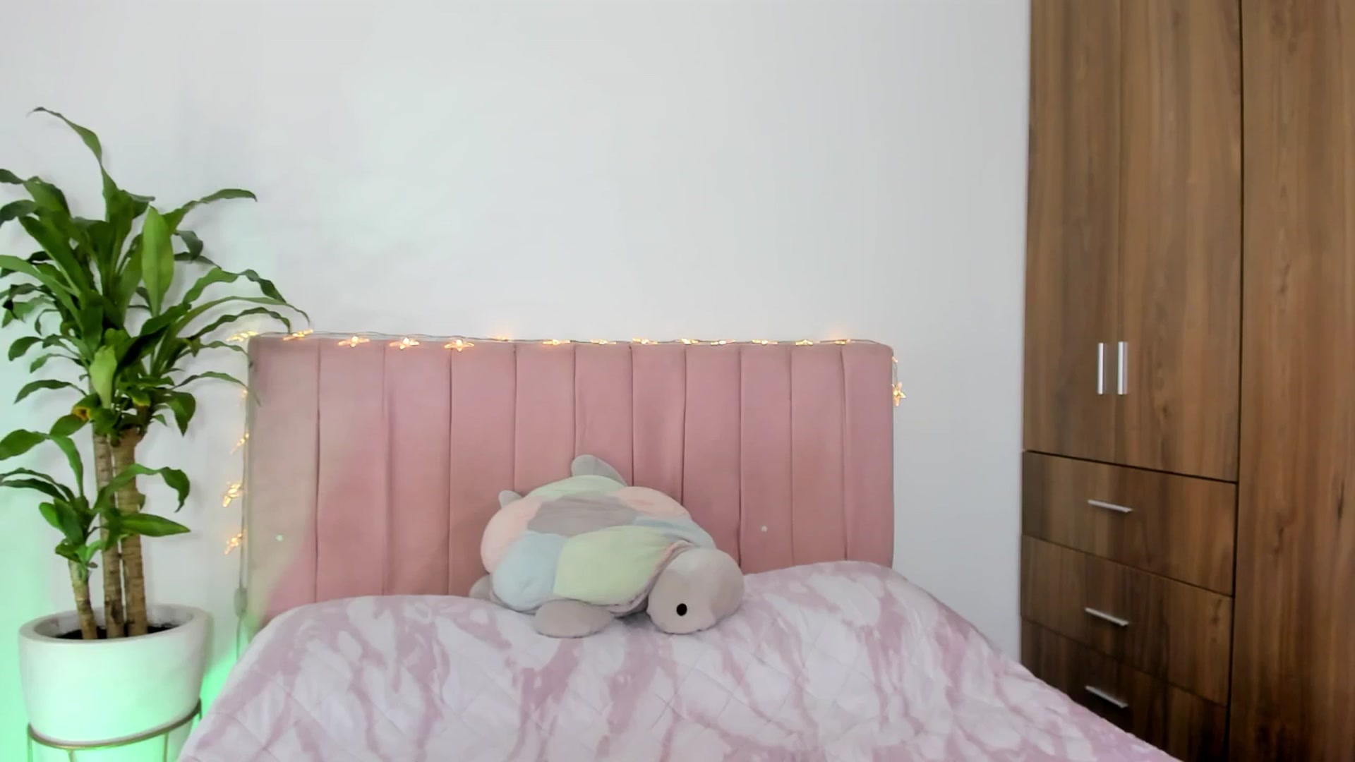 Gallery image thumbnail from Xoxo_danna's myfreecams stream on, 02/13/2026, 06:28 image 4 of 20