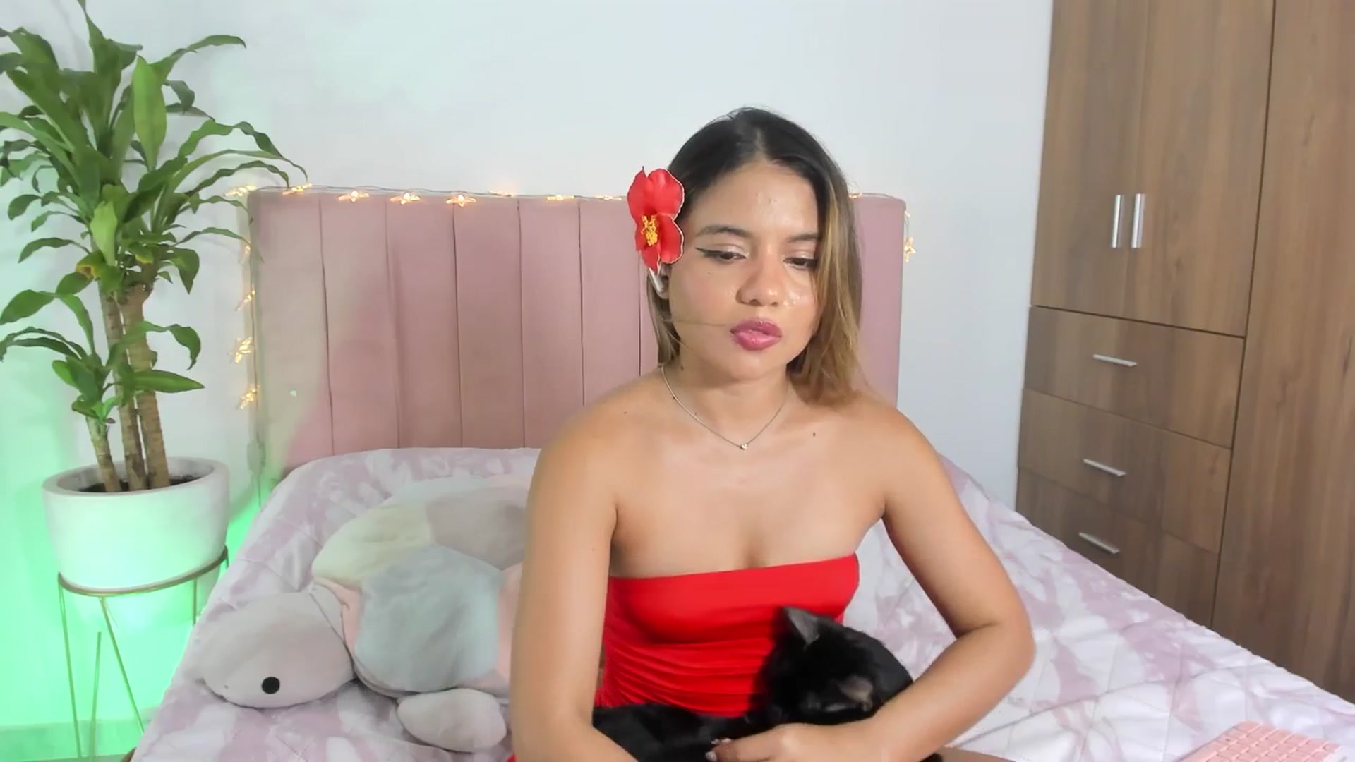 Gallery image thumbnail from Xoxo_danna's myfreecams stream on, 02/13/2026, 08:09 image 6 of 20