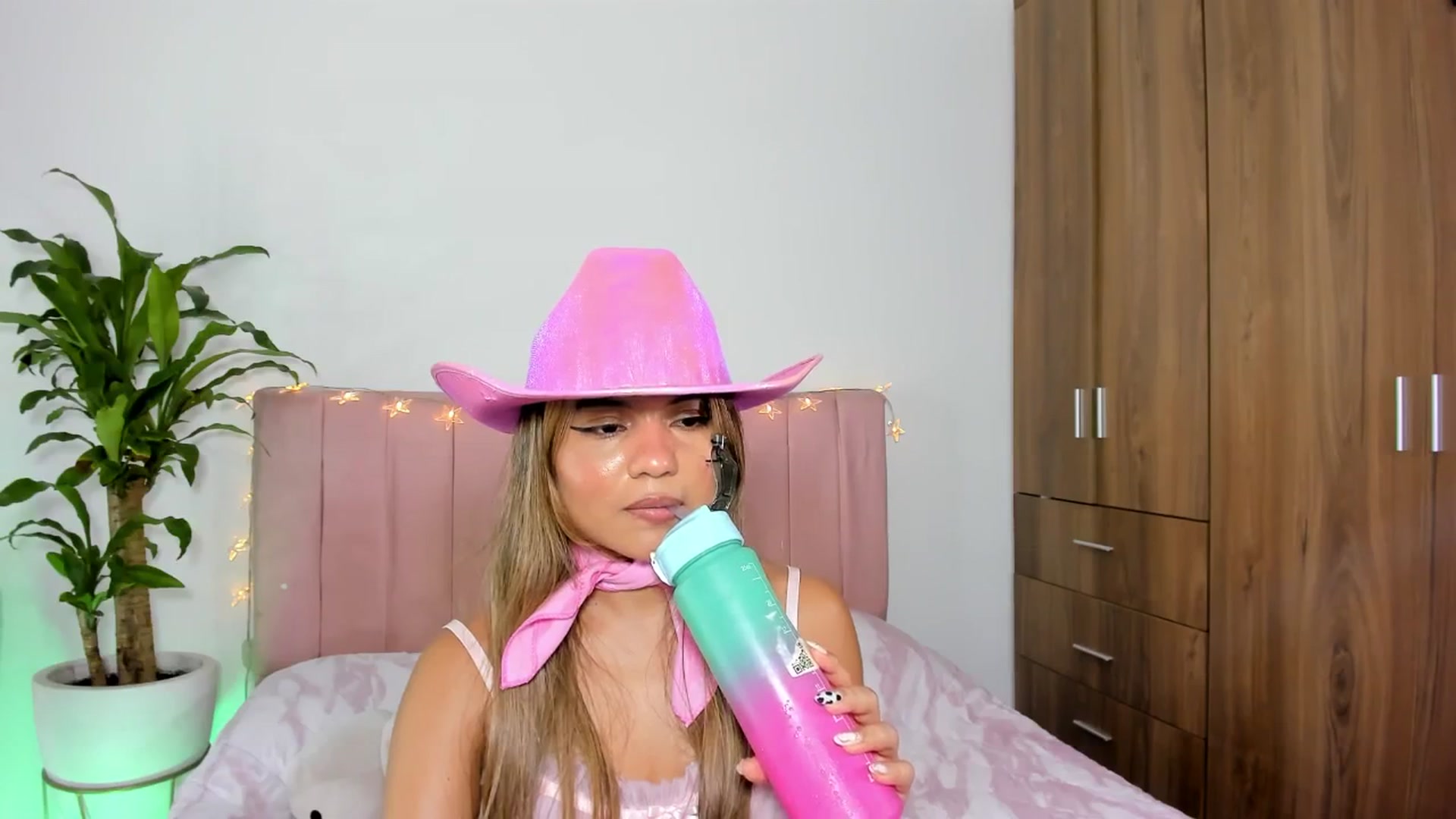 Gallery image thumbnail from Xoxo_danna's myfreecams stream on, 02/17/2026, 13:05 image 2 of 20