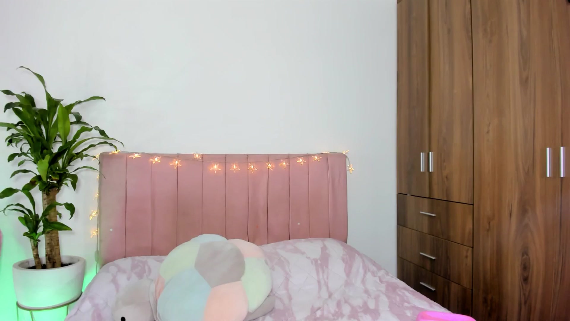 Gallery image thumbnail from Xoxo_danna's myfreecams stream on, 02/17/2026, 13:05 image 3 of 20