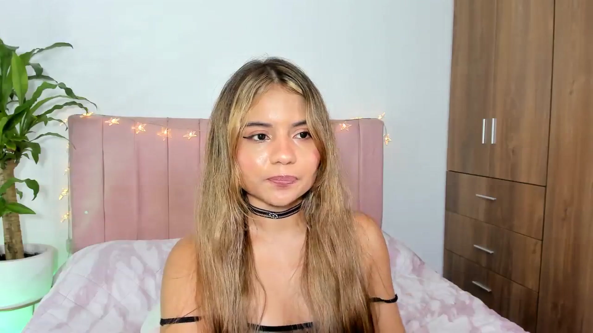 Gallery image thumbnail from Xoxo_danna's myfreecams stream on, 02/22/2026, 08:46 image 20 of 20