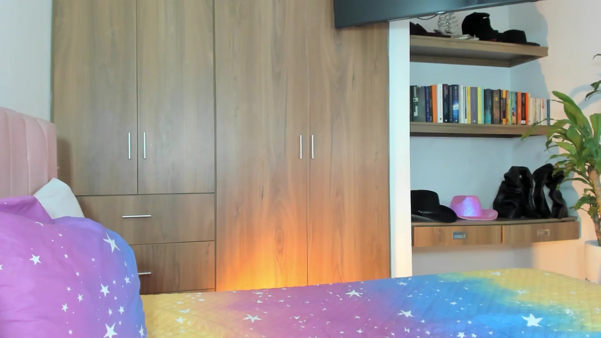 Gallery image thumbnail from Xoxo_danna's myfreecams stream on, 03/17/2026, 02:29 image 19 of 20