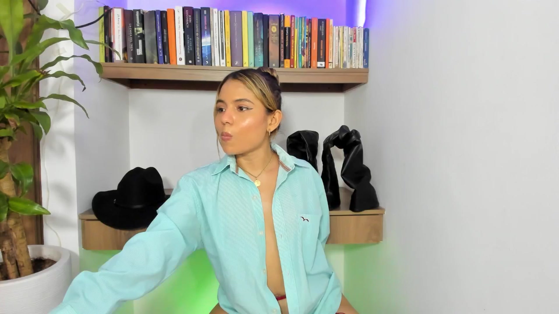 Gallery image thumbnail from Xoxo_danna's myfreecams stream on, 03/20/2026, 10:13 image 10 of 20