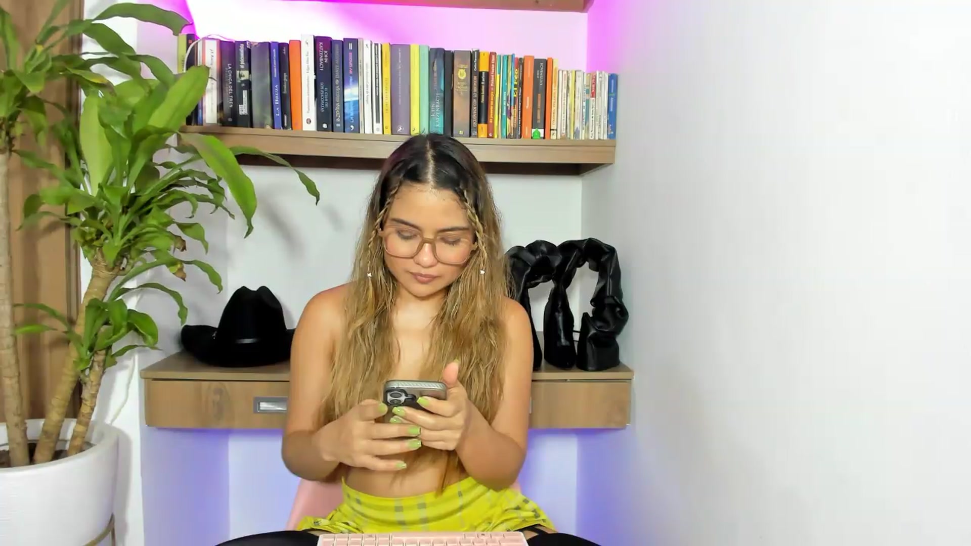 Gallery image thumbnail from Xoxo_danna's myfreecams stream on, 05/20/2026, 10:07 image 7 of 20