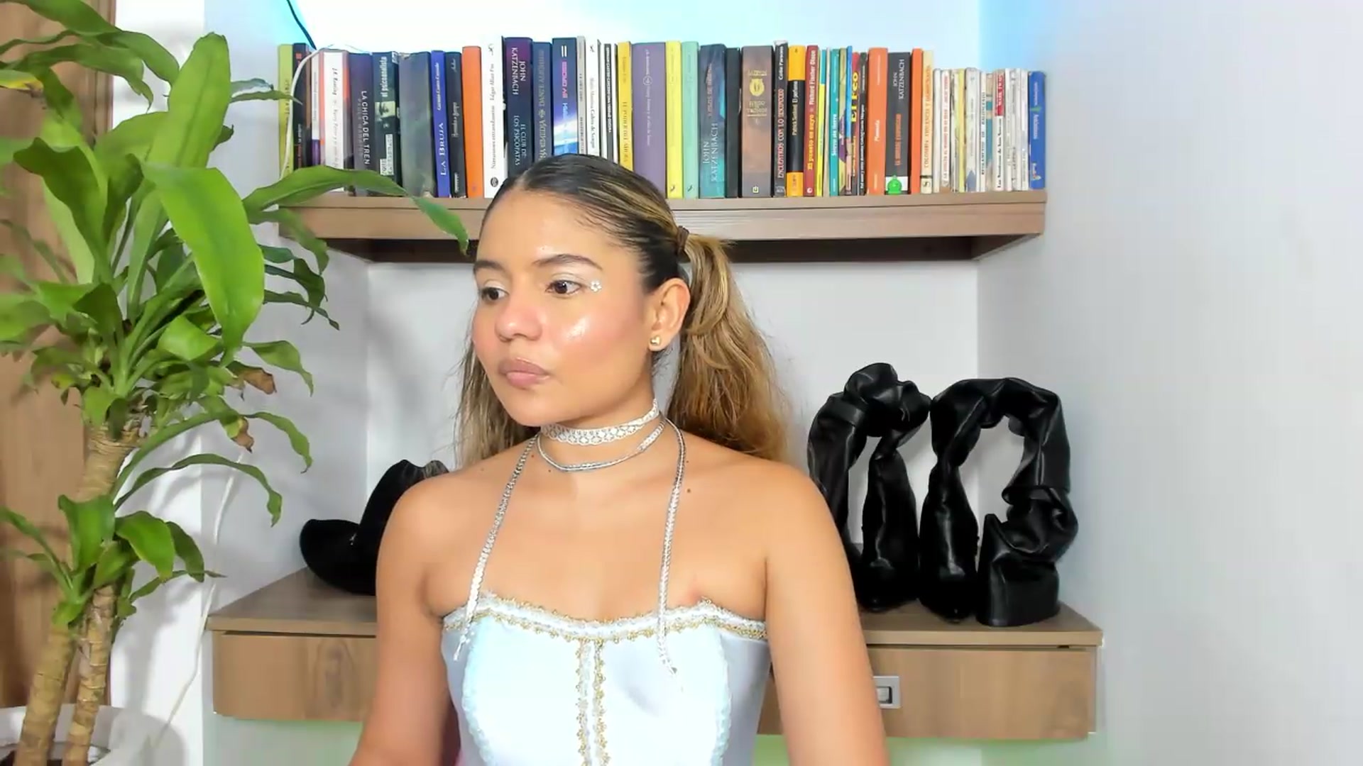 Gallery image thumbnail from Xoxo_danna's myfreecams stream on, 05/21/2026, 08:38 image 15 of 20