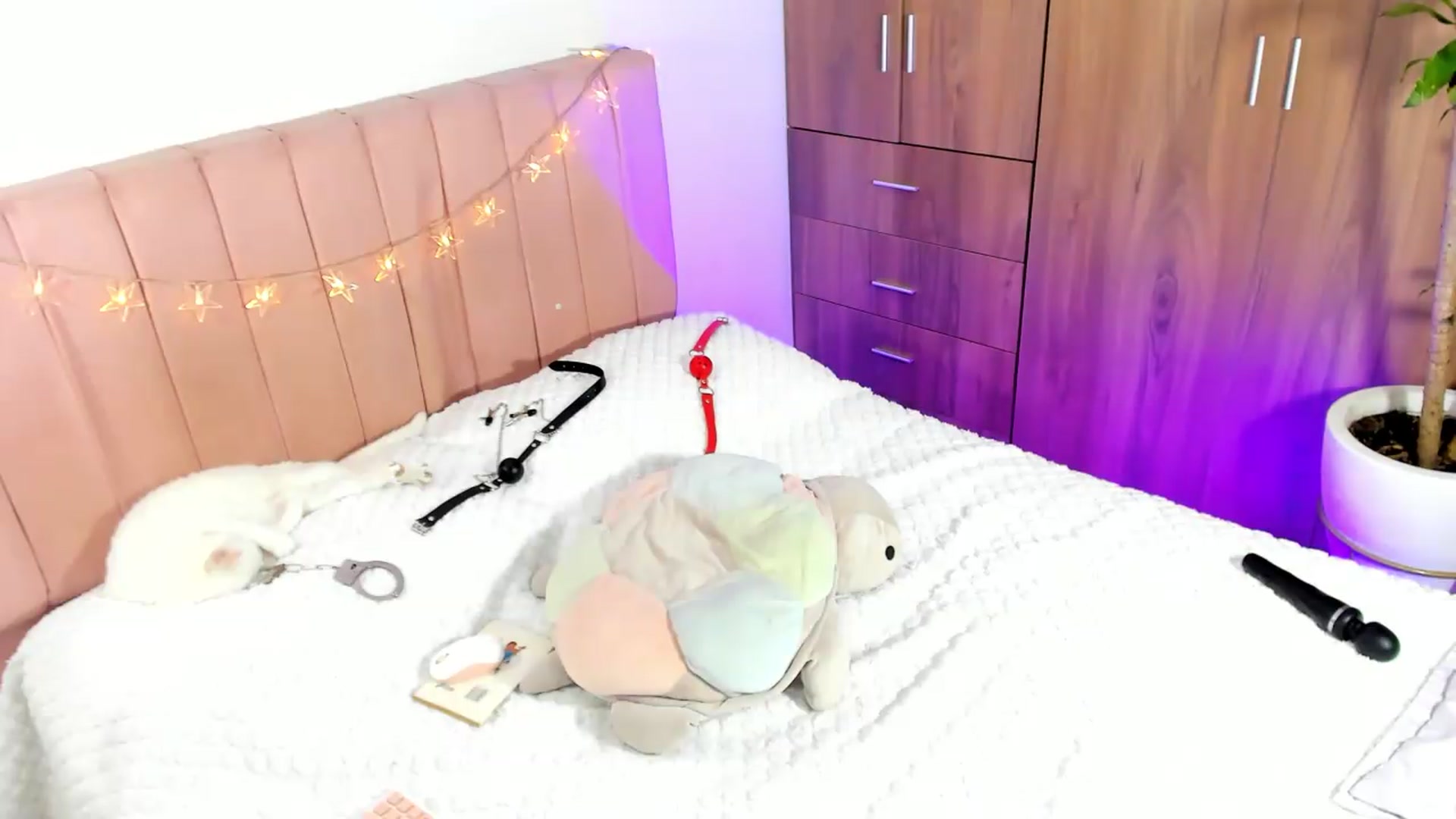 Gallery image thumbnail from Xoxo_danna's myfreecams stream on, 05/27/2026, 09:24 image 17 of 20