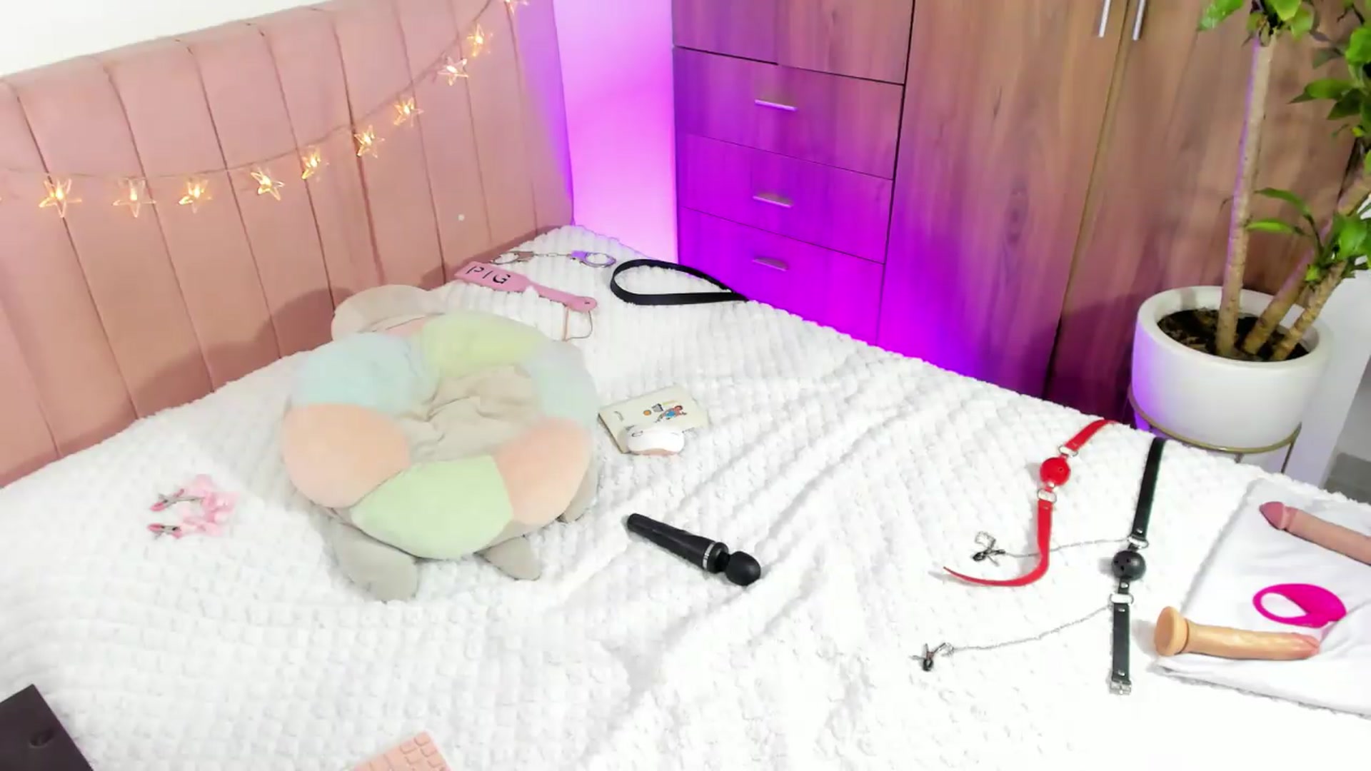 Gallery image thumbnail from Xoxo_danna's myfreecams stream on, 05/29/2026, 07:55 image 11 of 20