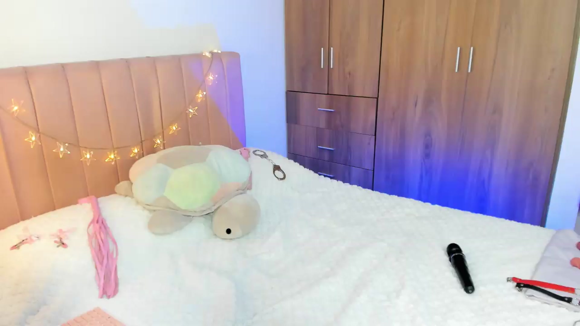 Gallery image thumbnail from Xoxo_danna's myfreecams stream on, 06/19/2026, 08:46 image 12 of 20