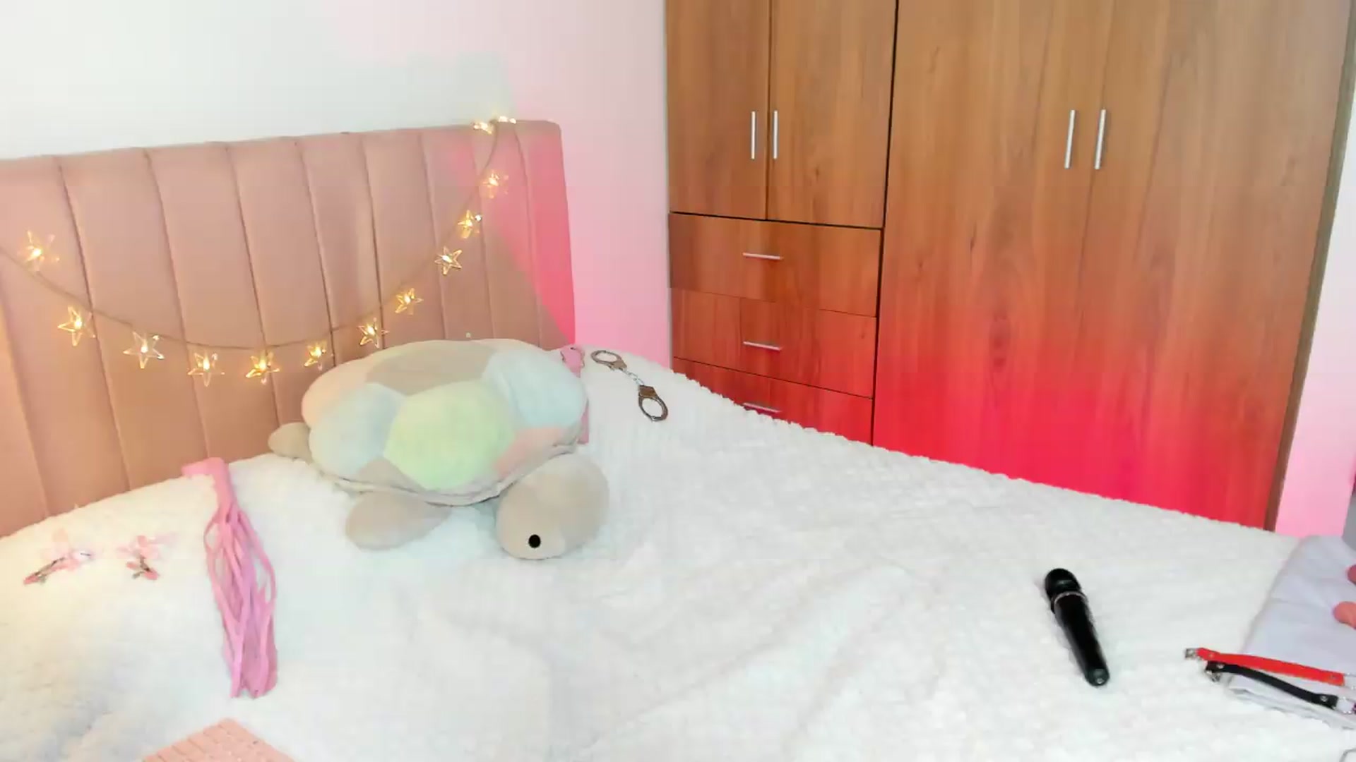 Gallery image thumbnail from Xoxo_danna's myfreecams stream on, 06/19/2026, 08:46 image 11 of 20