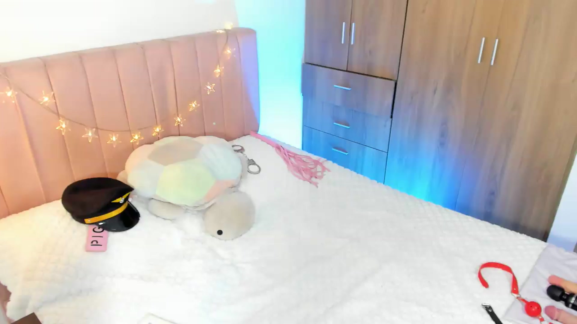 Gallery image thumbnail from Xoxo_danna's myfreecams stream on, 06/20/2026, 08:14 image 1 of 20