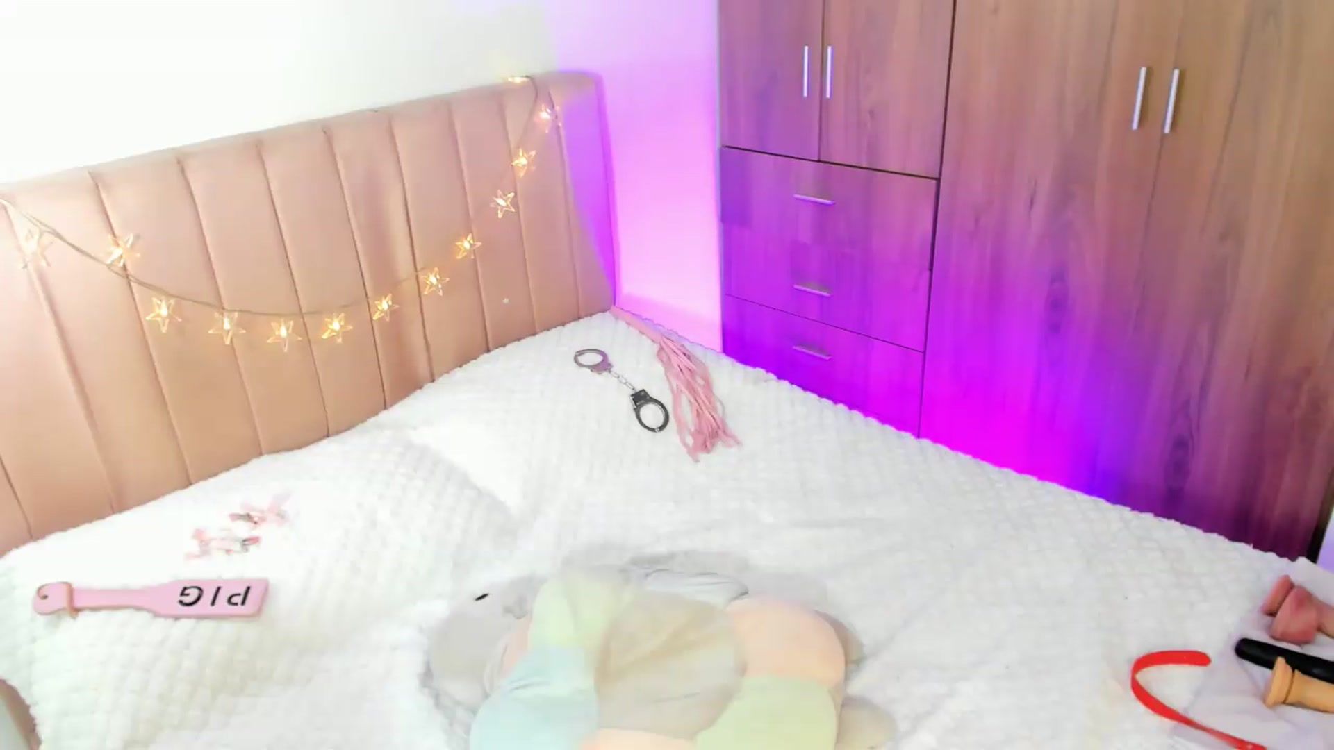 Gallery image thumbnail from Xoxo_danna's myfreecams stream on, 06/21/2026, 07:53 image 16 of 20