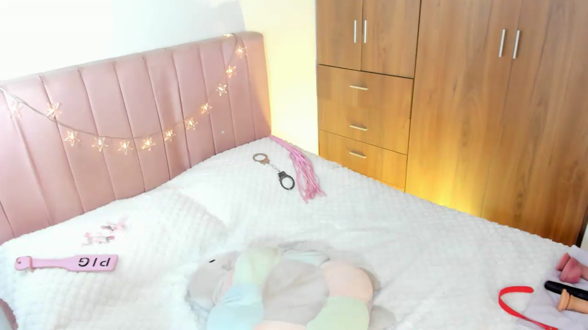 Gallery image thumbnail from Xoxo_danna's myfreecams stream on, 06/21/2026, 07:53 image 20 of 20