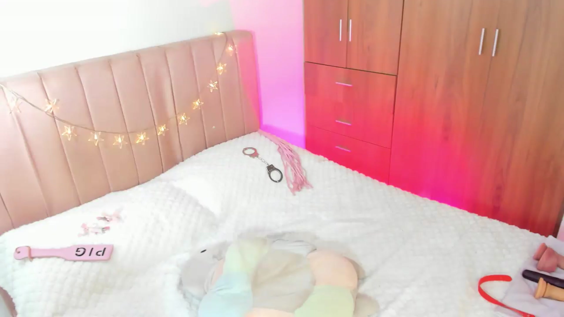 Gallery image thumbnail from Xoxo_danna's myfreecams stream on, 06/21/2026, 07:53 image 18 of 20