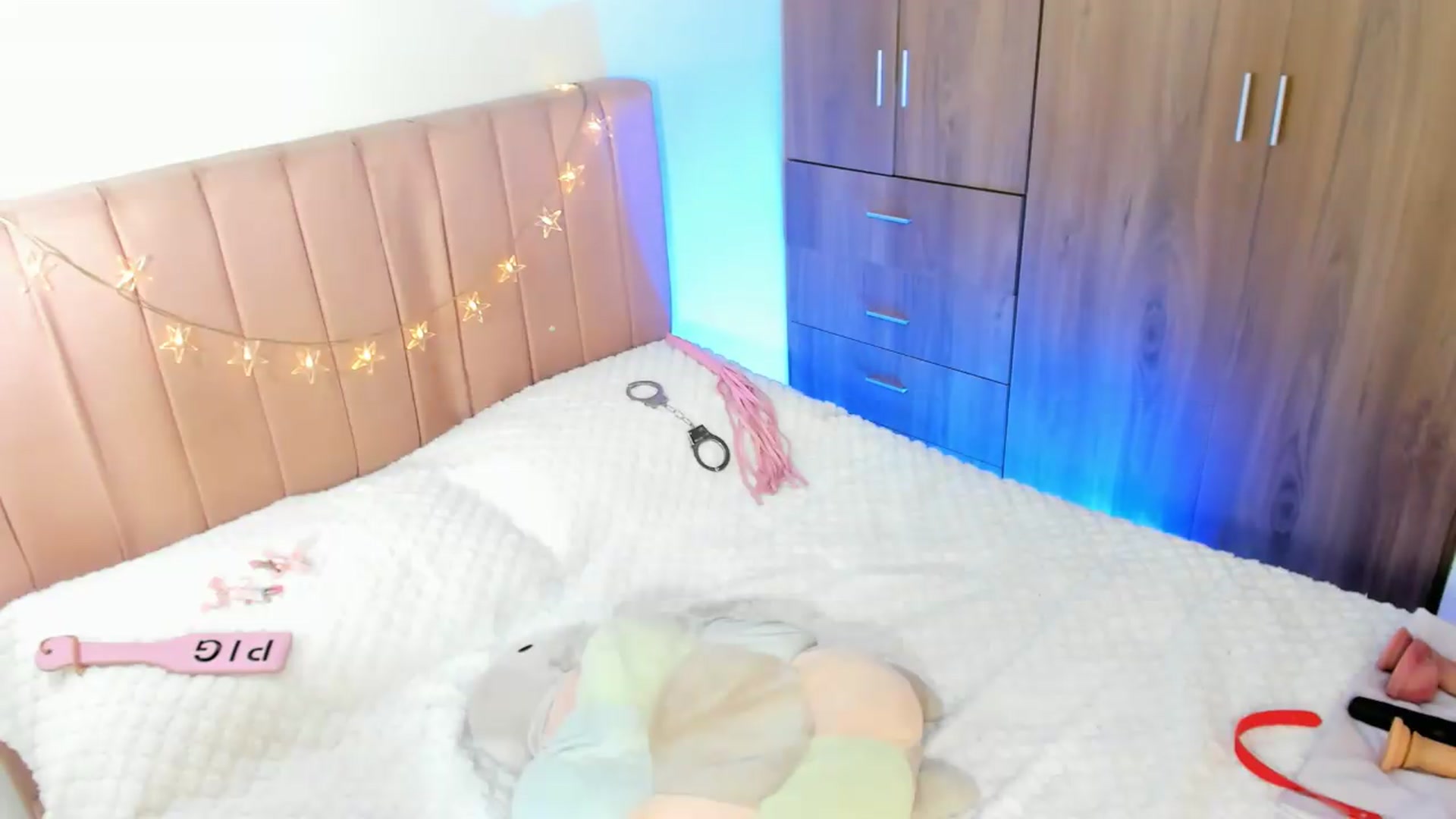 Gallery image thumbnail from Xoxo_danna's myfreecams stream on, 06/21/2026, 07:53 image 19 of 20
