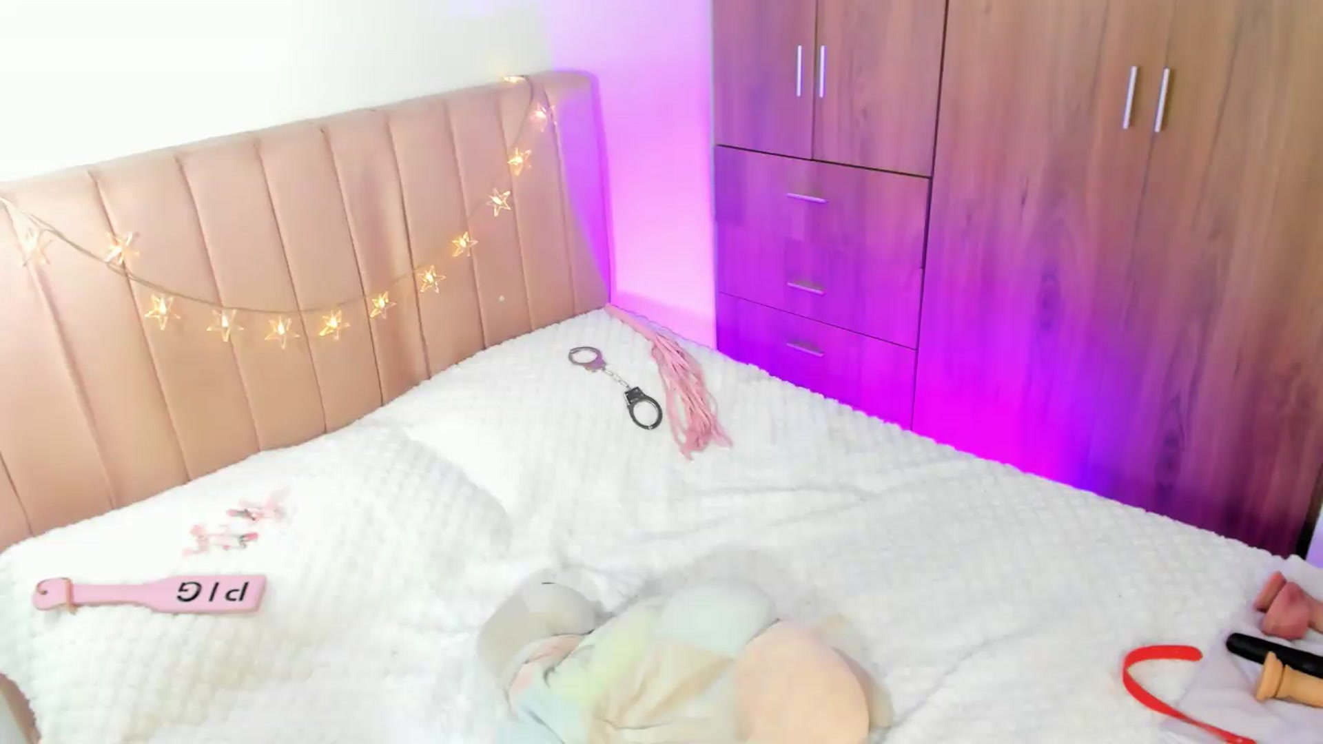 Gallery image thumbnail from Xoxo_danna's myfreecams stream on, 06/21/2026, 07:53 image 11 of 20