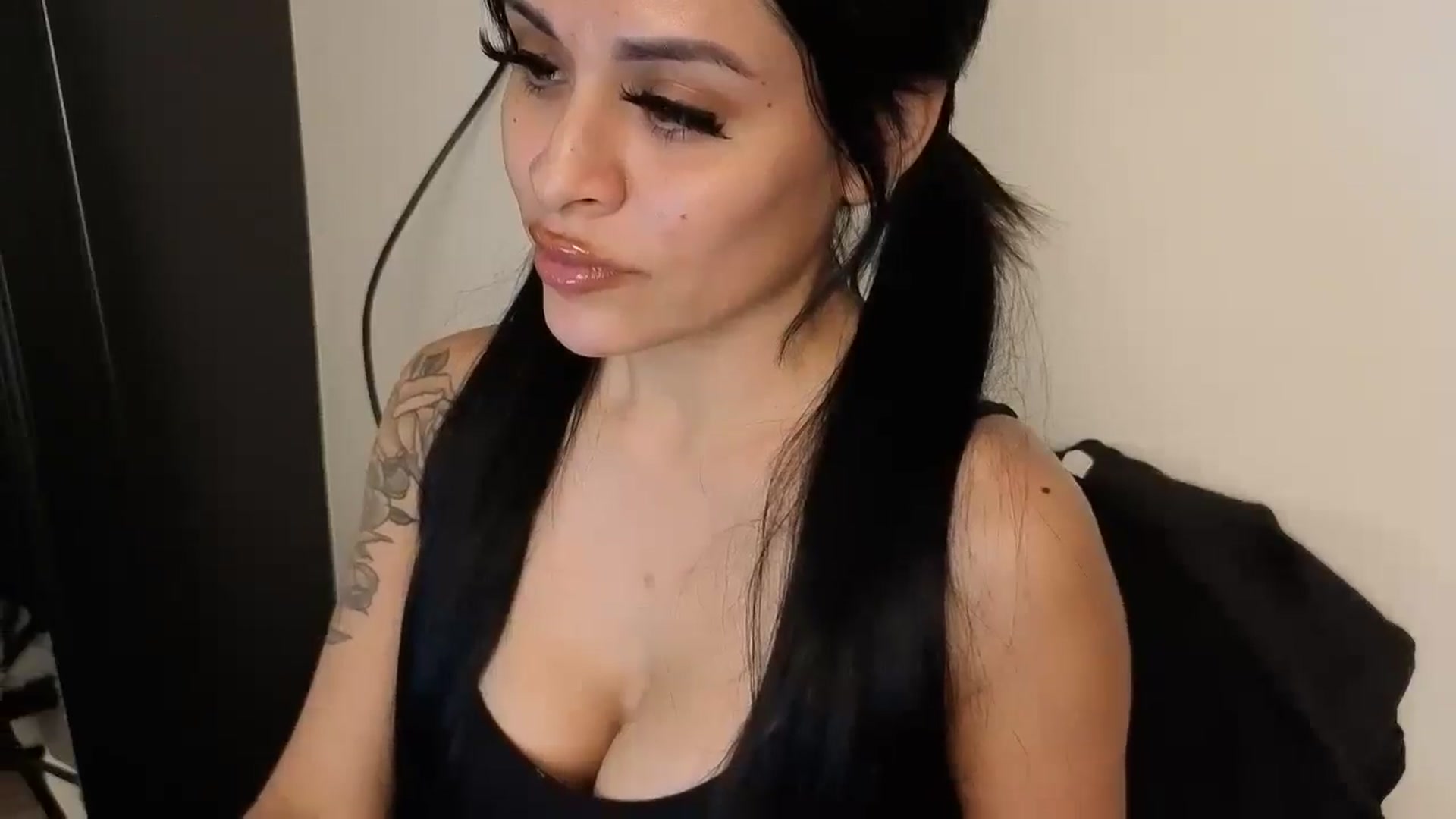 Gallery image thumbnail from Xreya's myfreecams stream on, 02/16/2025, 21:12 image 6 of 20
