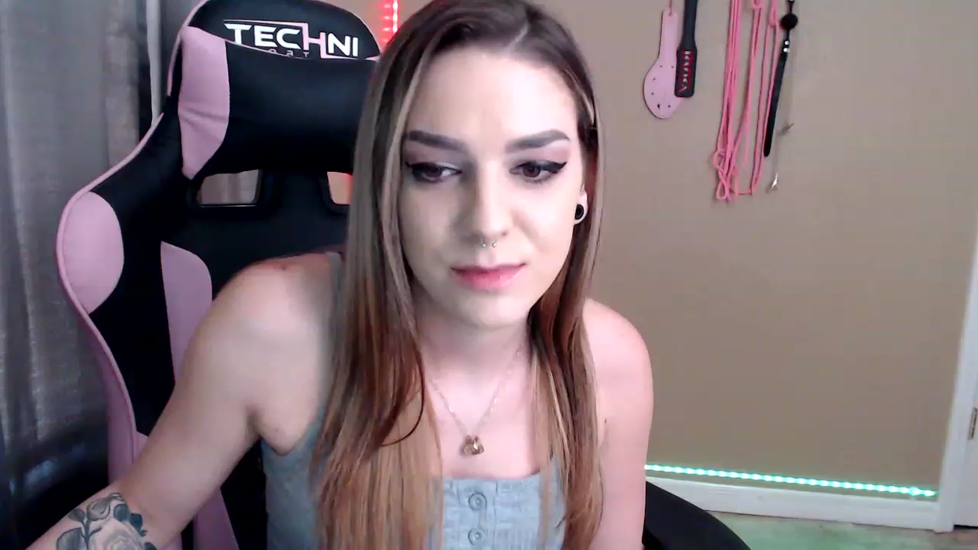 Gallery image thumbnail from XrileyhazeX's myfreecams stream on, 12/21/2022, 22:08 image 6 of 20