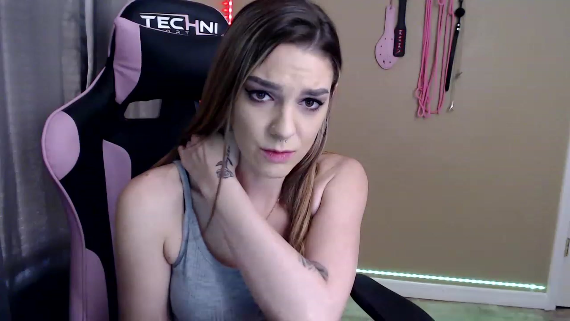 Gallery image thumbnail from XrileyhazeX's myfreecams stream on, 12/21/2022, 22:08 image 5 of 20