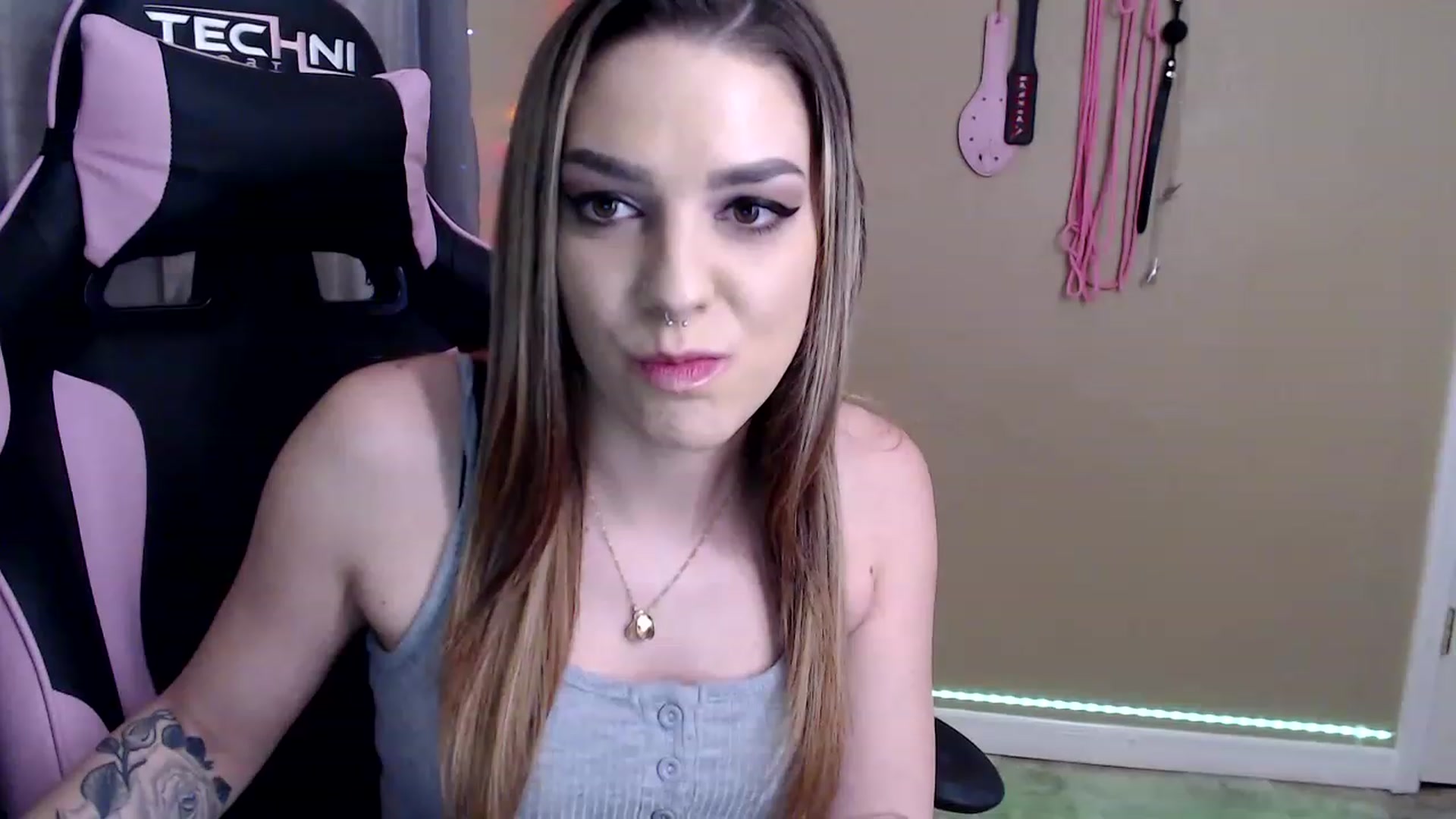 Gallery image thumbnail from XrileyhazeX's myfreecams stream on, 12/21/2022, 22:08 image 8 of 20