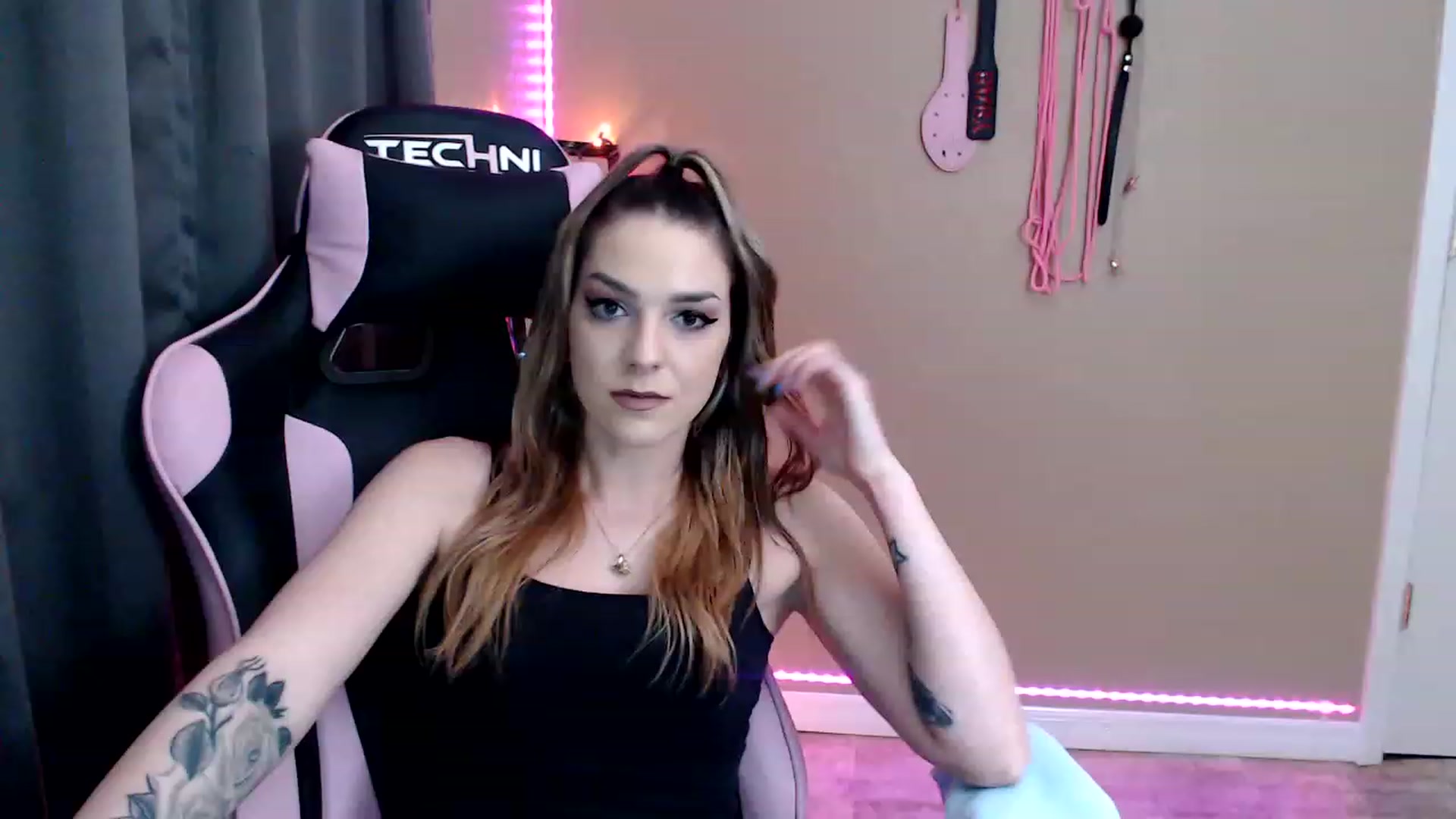 Gallery image thumbnail from XrileyhazeX's myfreecams stream on, 01/17/2023, 24:59 image 18 of 20