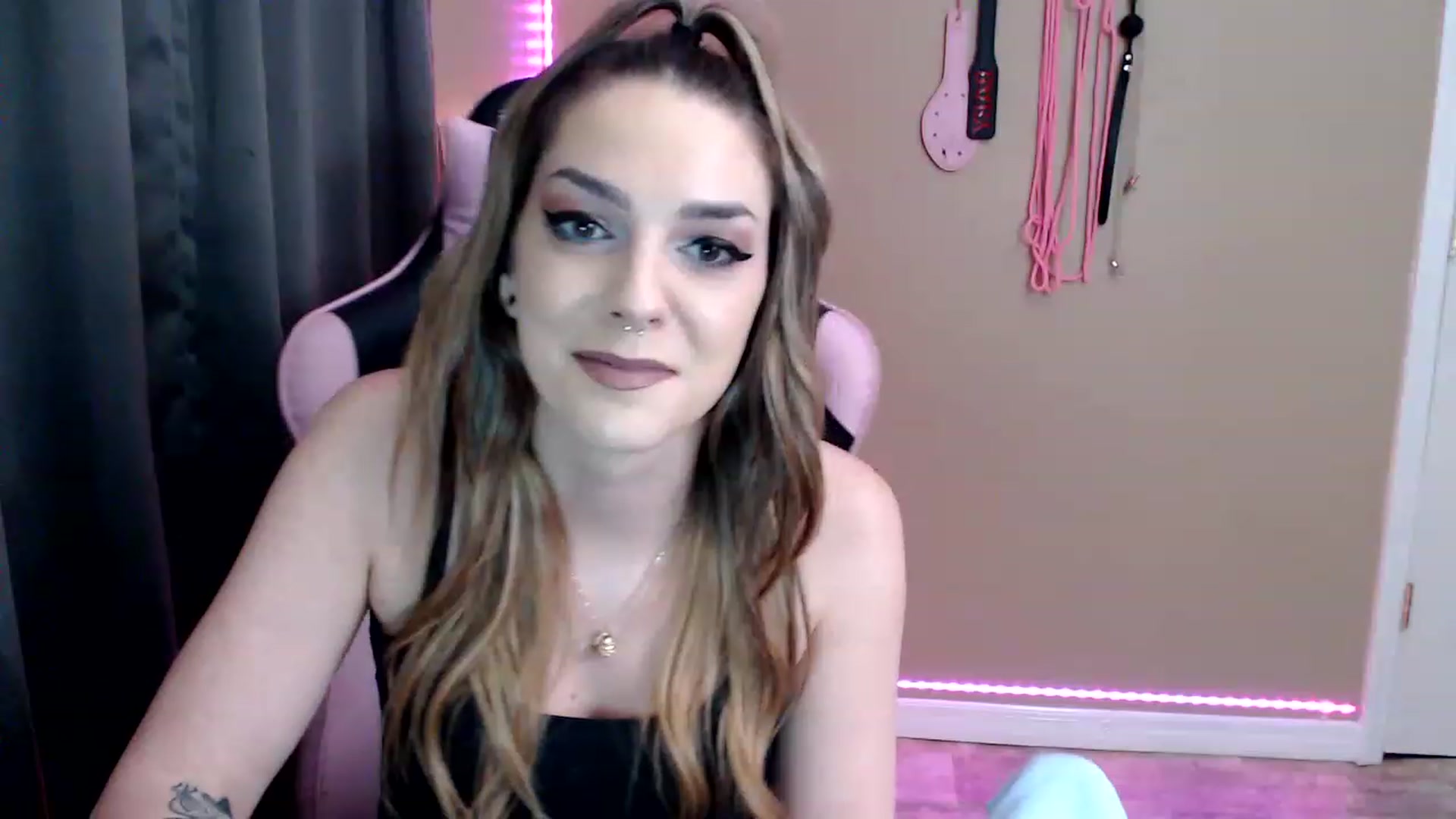 Gallery image thumbnail from XrileyhazeX's myfreecams stream on, 01/17/2023, 24:59 image 10 of 20
