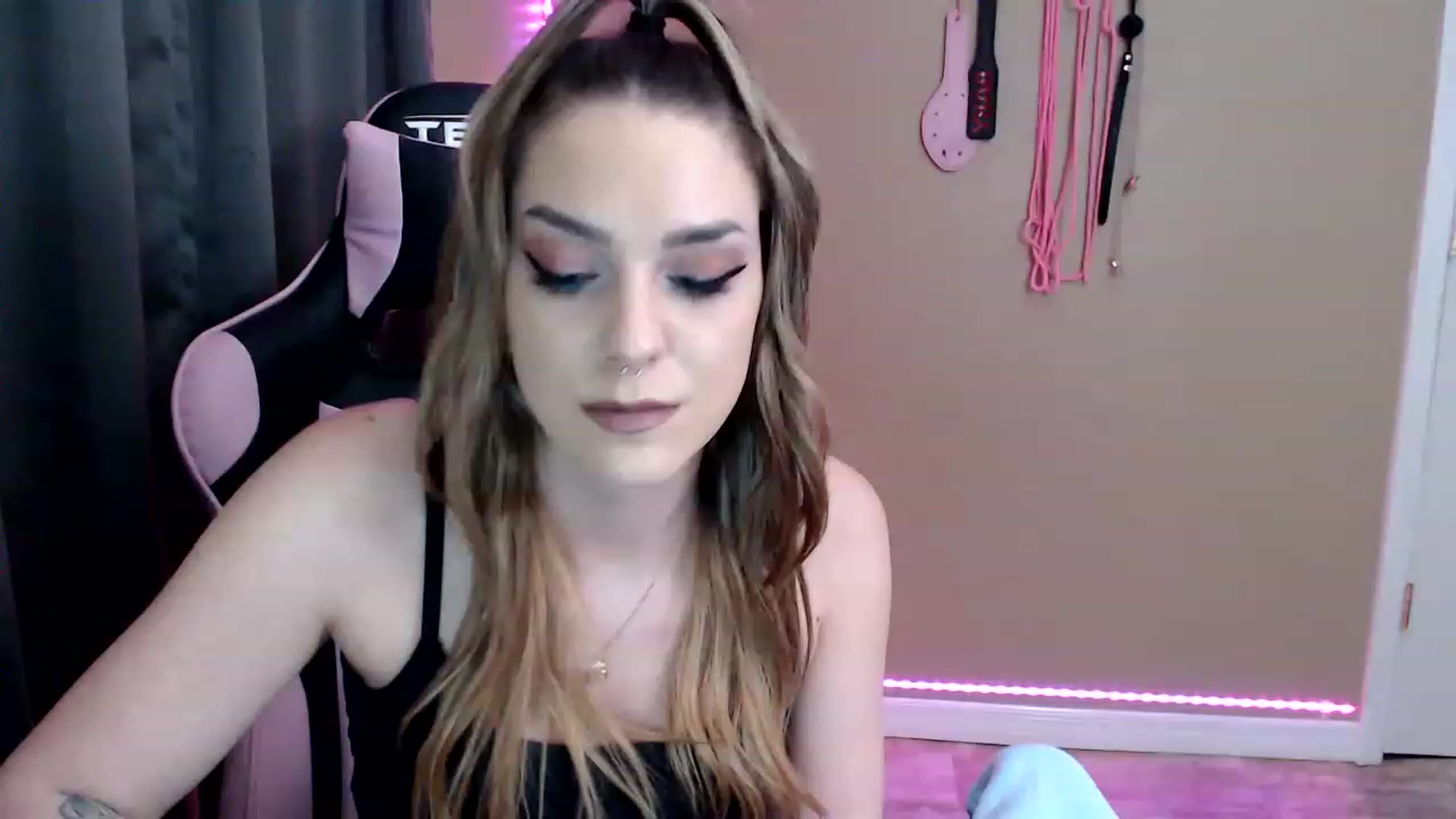 Gallery image thumbnail from XrileyhazeX's myfreecams stream on, 01/17/2023, 24:59 image 19 of 20