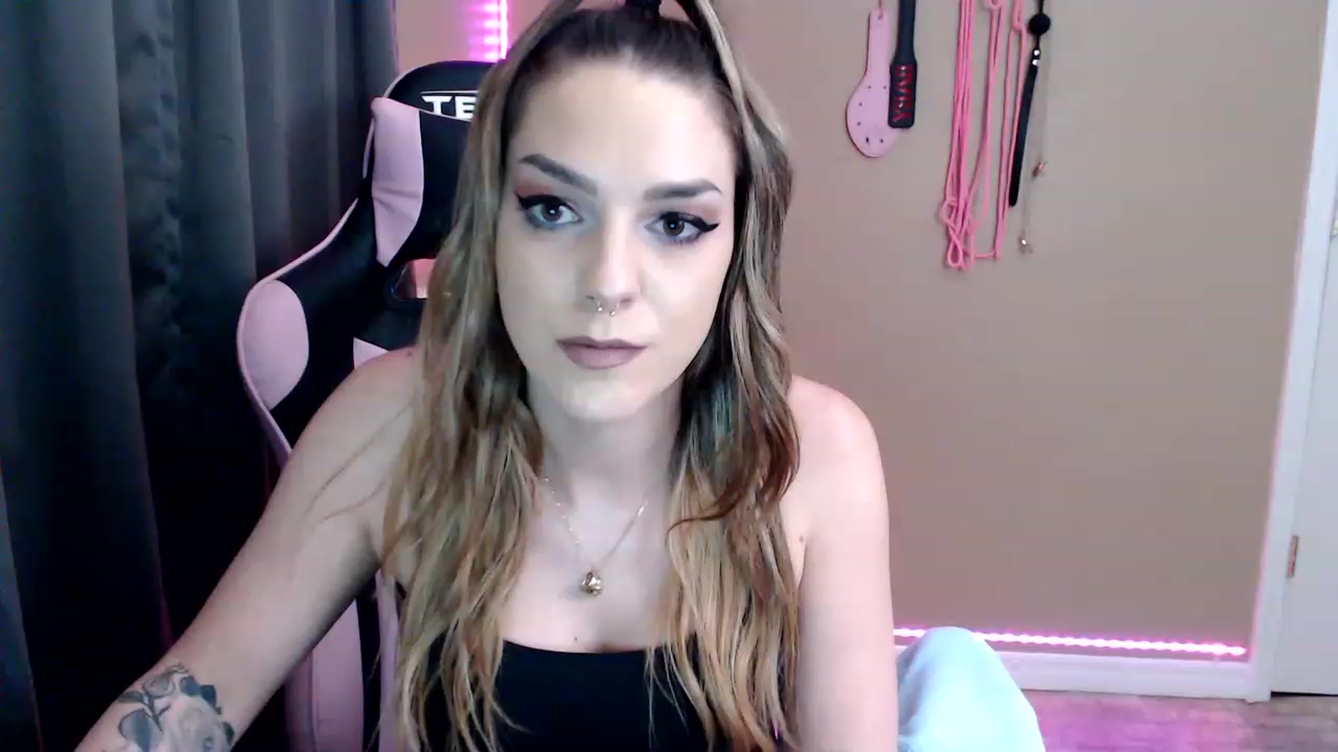 Gallery image thumbnail from XrileyhazeX's myfreecams stream on, 01/17/2023, 24:59 image 4 of 20