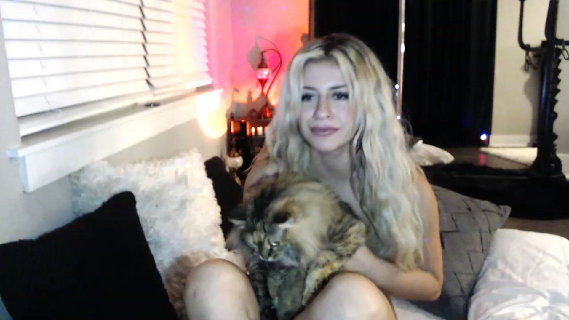Gallery image thumbnail from XxRoseKitty's myfreecams stream on, 11/26/2022, 10:04 image 20 of 20