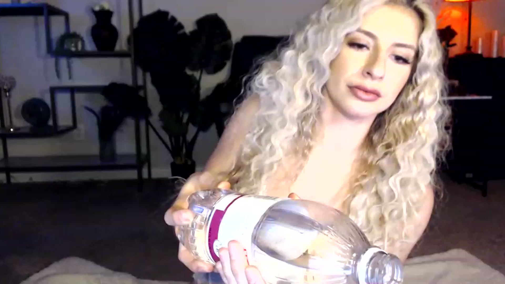Gallery image thumbnail from XxRoseKitty's myfreecams stream on, 12/01/2022, 09:56 image 2 of 20
