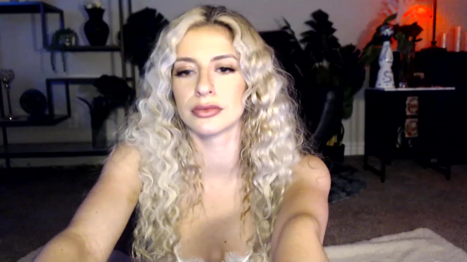 Gallery image thumbnail from XxRoseKitty's myfreecams stream on, 12/01/2022, 09:56 image 1 of 20