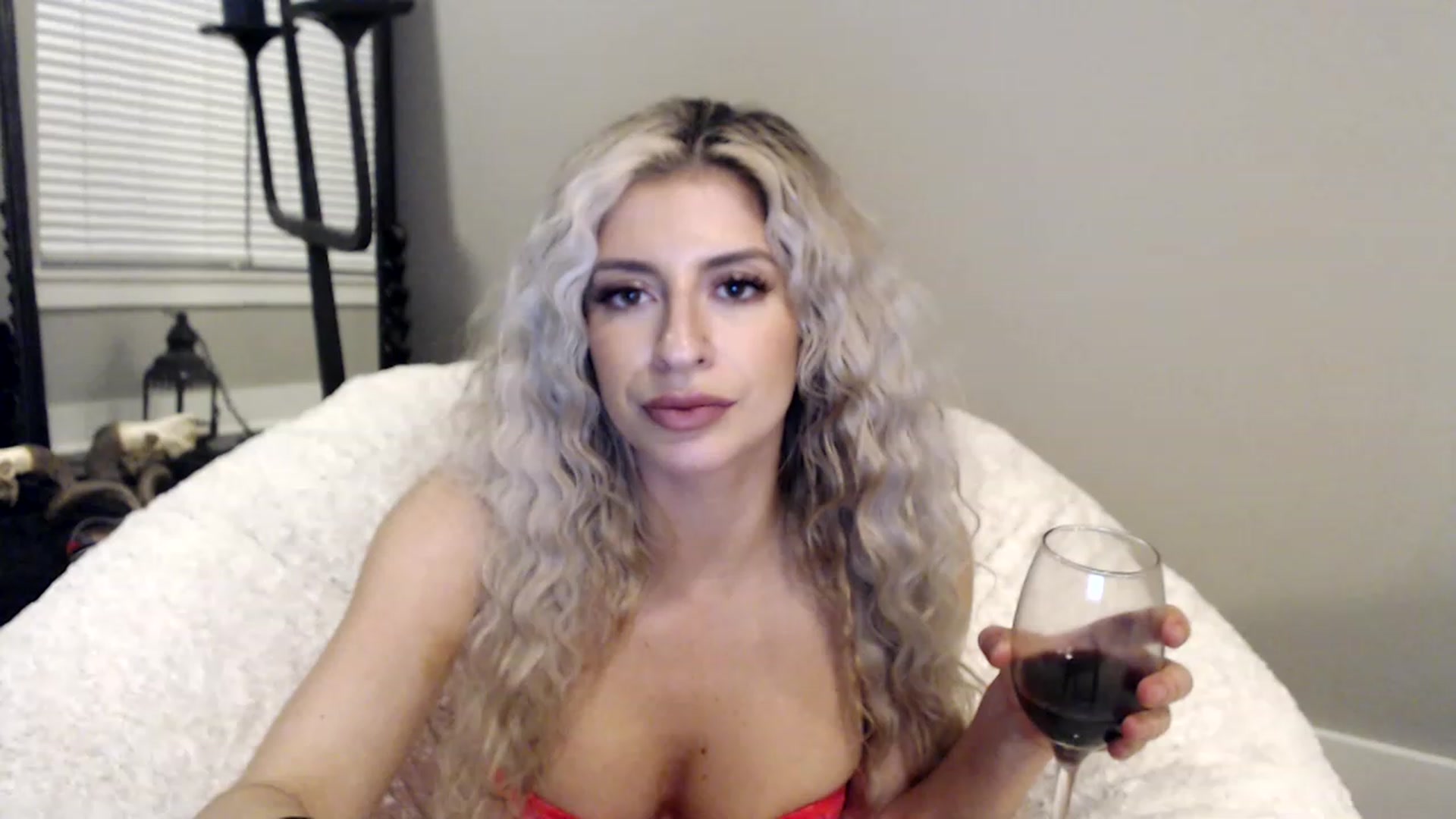 Gallery image thumbnail from XxRoseKitty's myfreecams stream on, 12/01/2022, 13:31 image 10 of 20