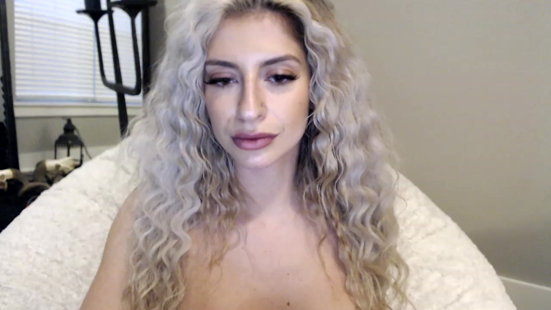 Gallery image thumbnail from XxRoseKitty's myfreecams stream on, 12/01/2022, 13:31 image 14 of 20