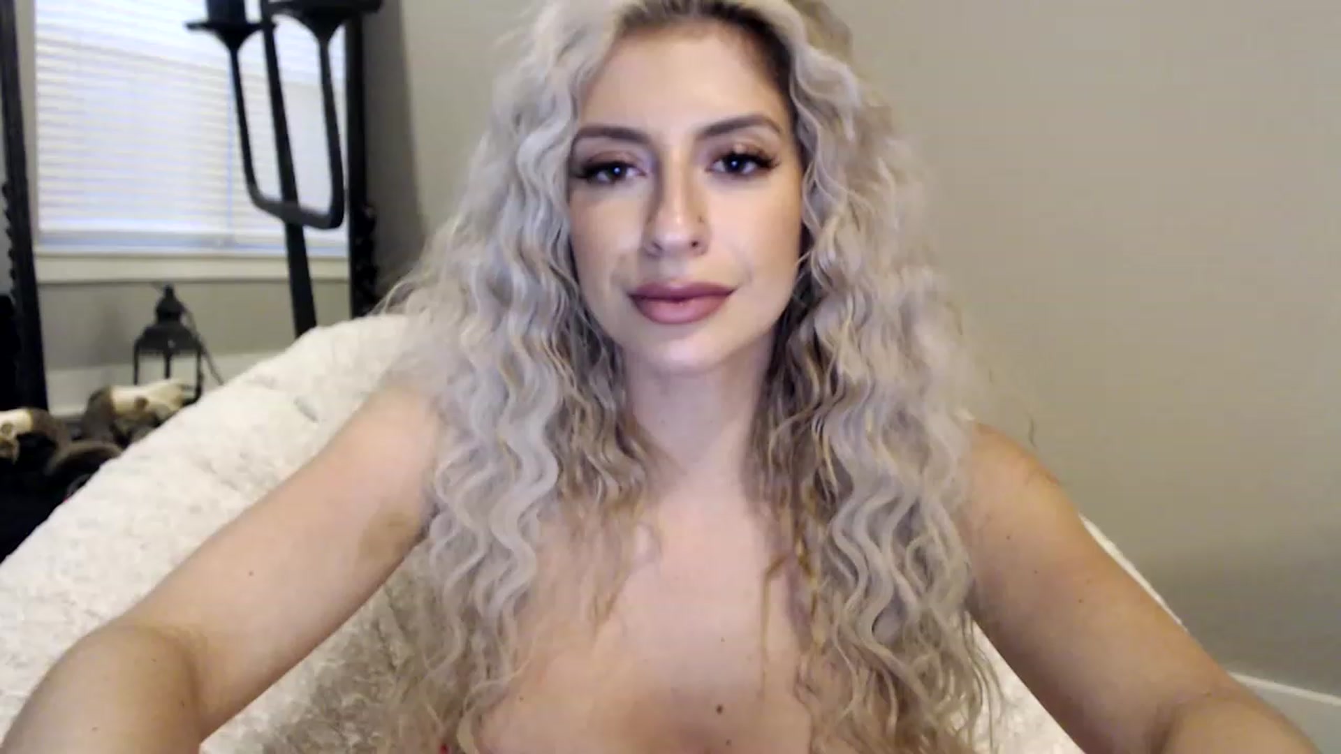 Gallery image thumbnail from XxRoseKitty's myfreecams stream on, 12/01/2022, 13:31 image 15 of 20