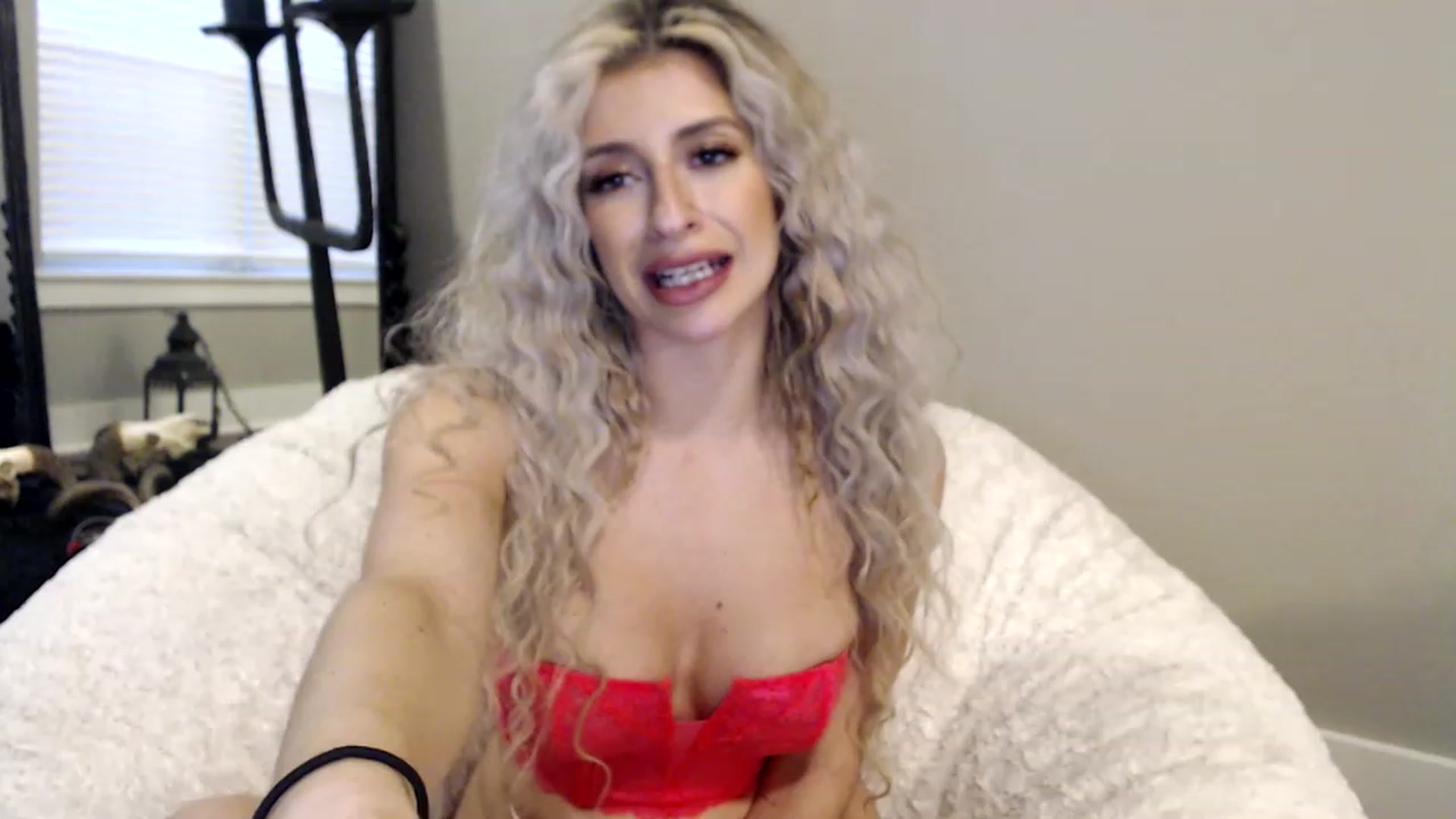 Gallery image thumbnail from XxRoseKitty's myfreecams stream on, 12/01/2022, 13:31 image 16 of 20