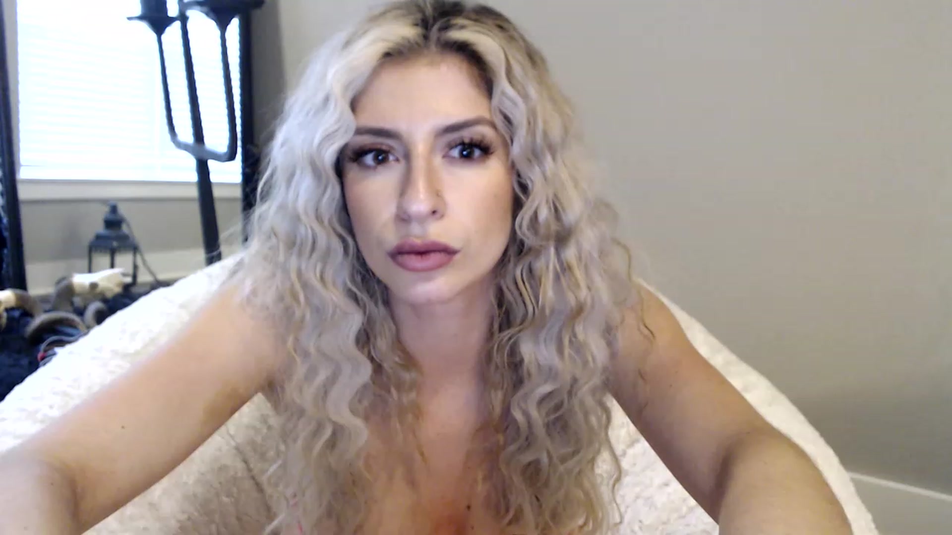 Gallery image thumbnail from XxRoseKitty's myfreecams stream on, 12/01/2022, 14:21 image 12 of 20