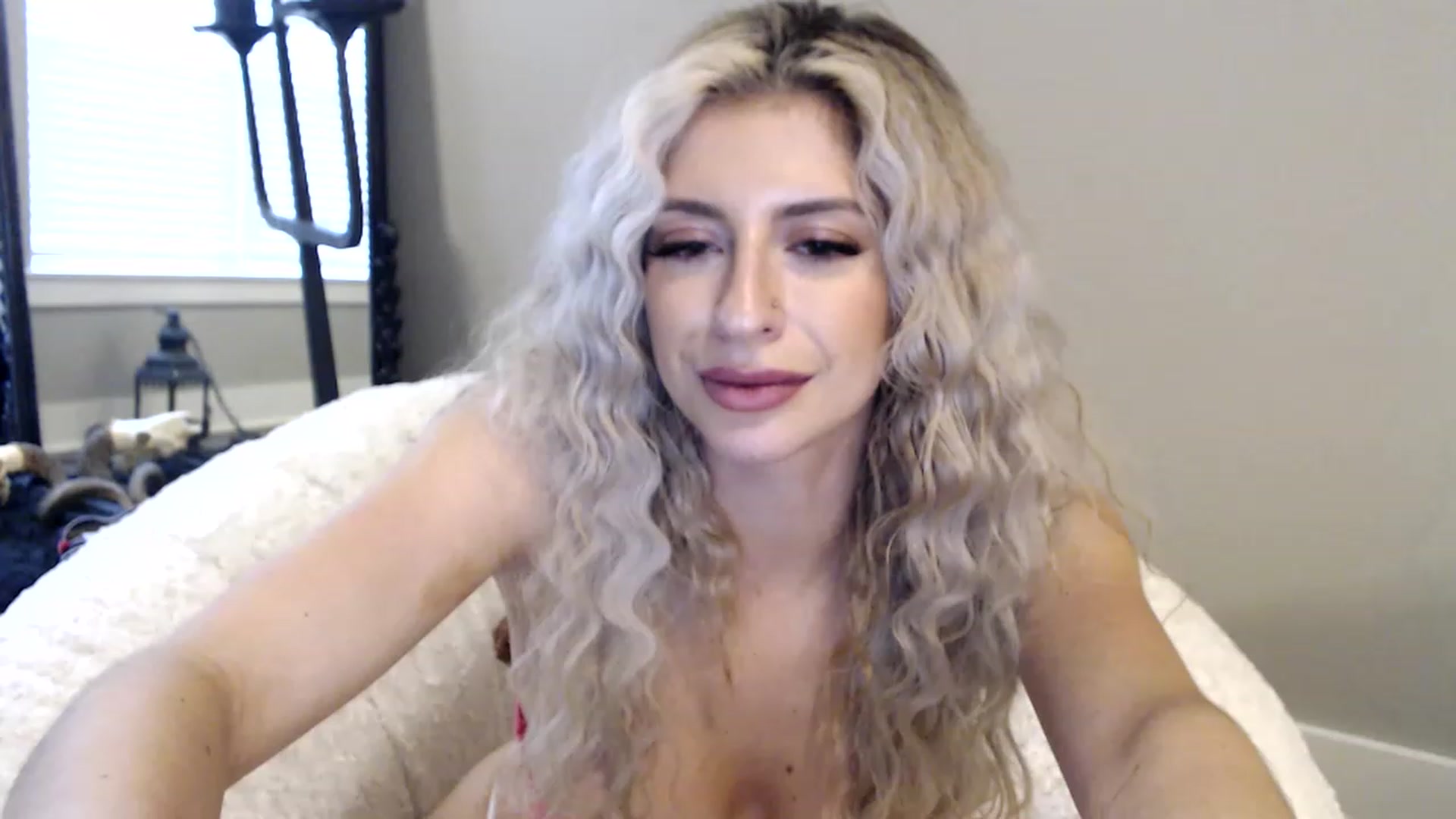 Gallery image thumbnail from XxRoseKitty's myfreecams stream on, 12/01/2022, 14:21 image 10 of 20