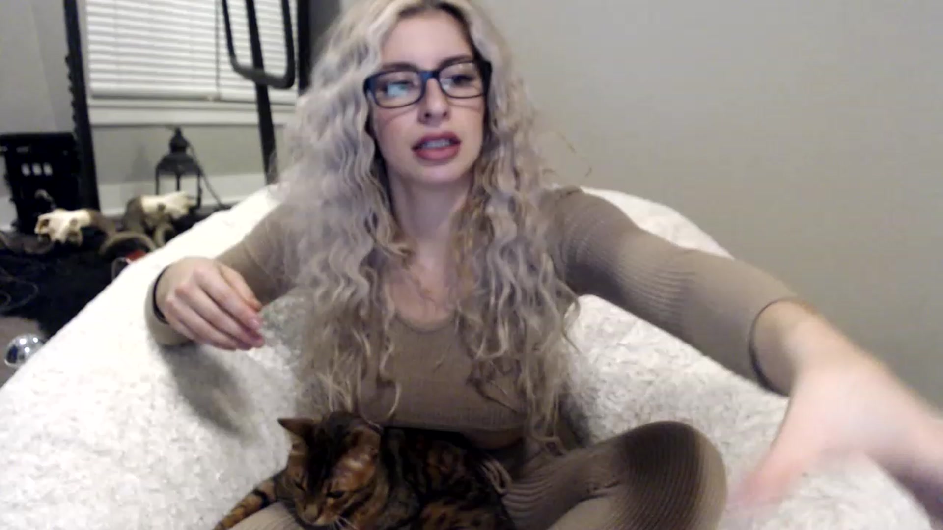 Gallery image thumbnail from XxRoseKitty's myfreecams stream on, 12/02/2022, 24:37 image 1 of 20